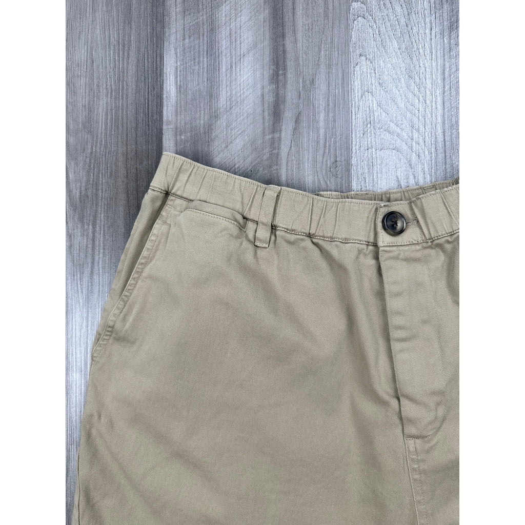 Cove 5" Chino Shorts in Light Khaki — Size 38 // Preowned