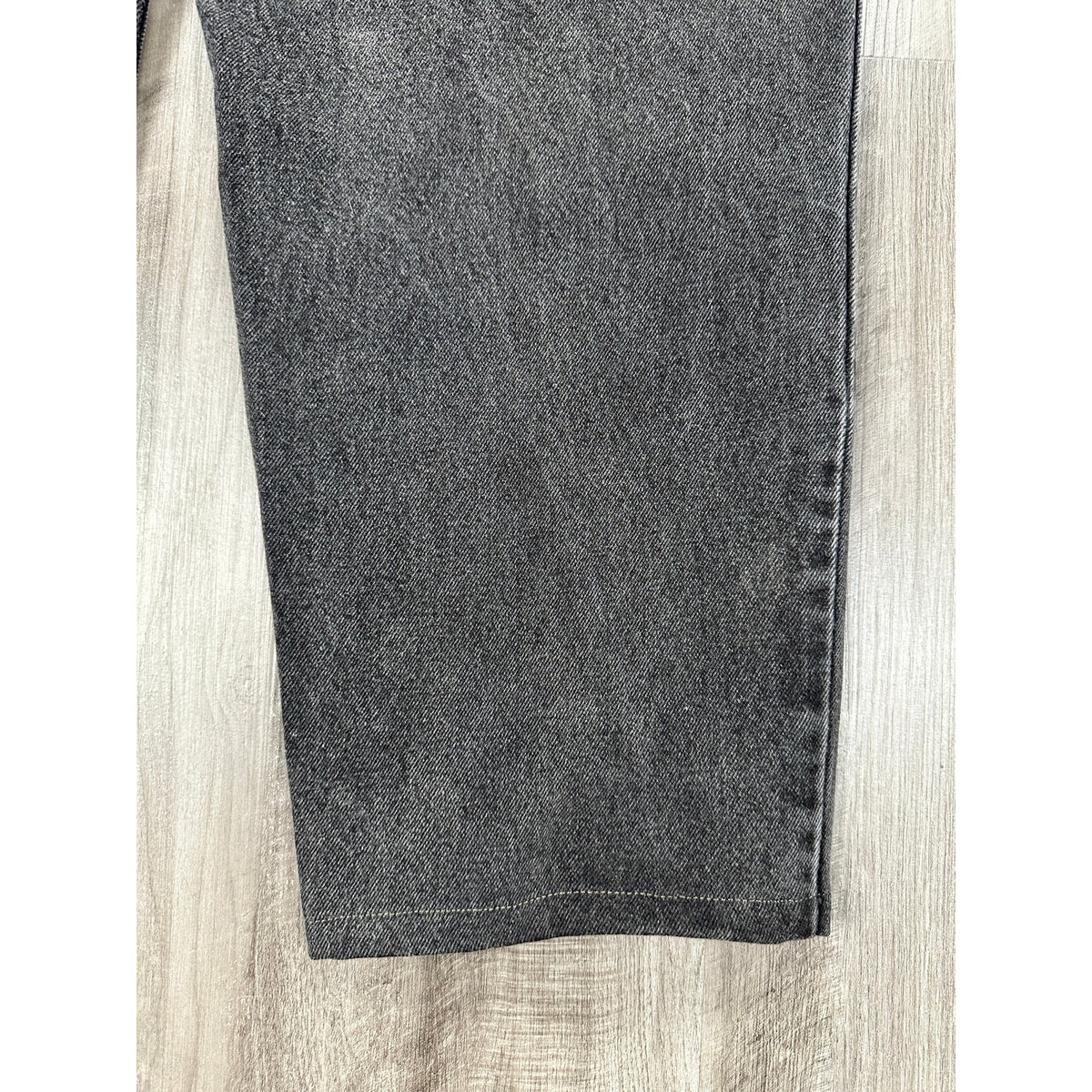 Levi Strauss Vintage Made in USA 1997 550 Relaxed Fit Jeans — Size 42 // Preowned