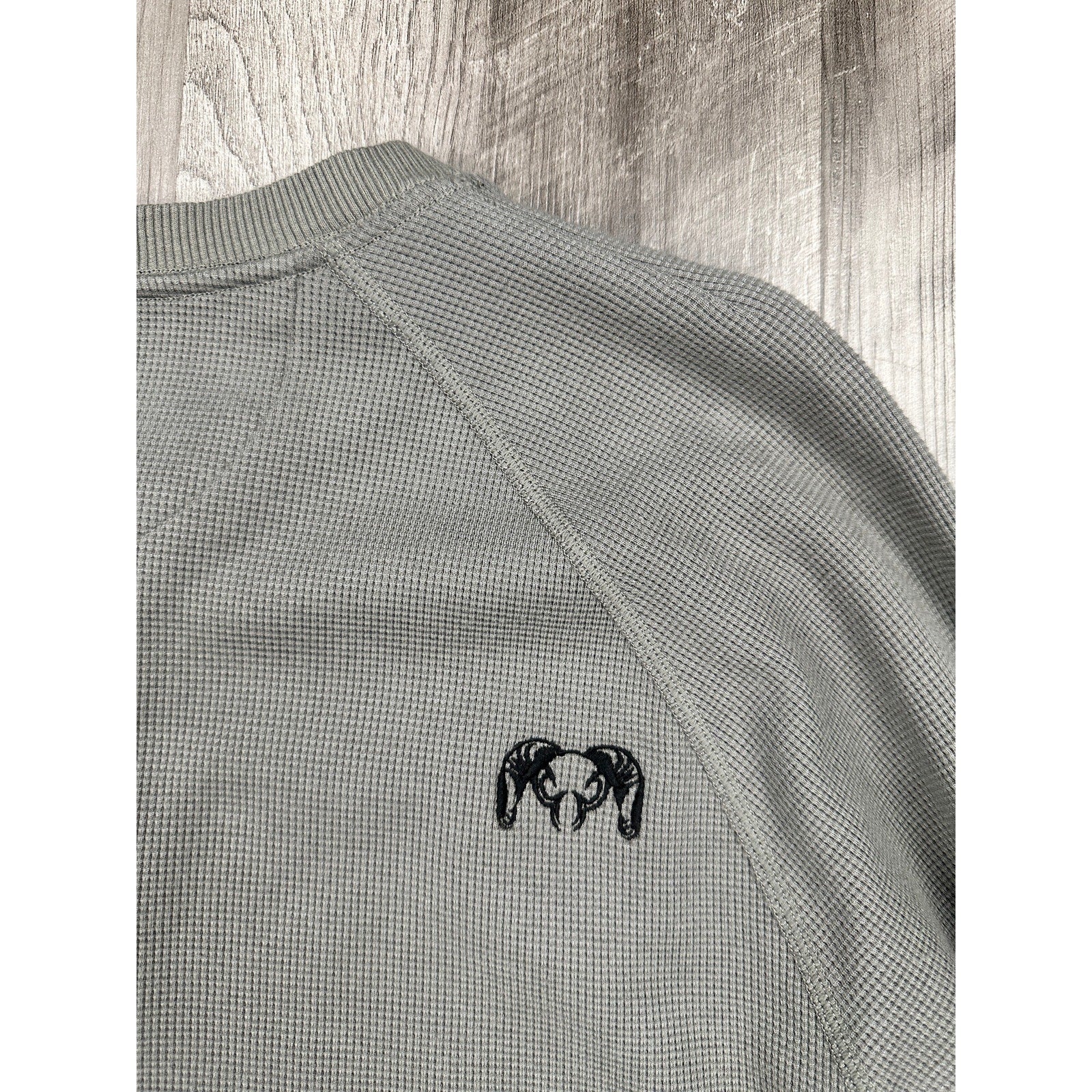Kuiu Waffle Knit Thermal Henley in Gray — Size Large // Preowned