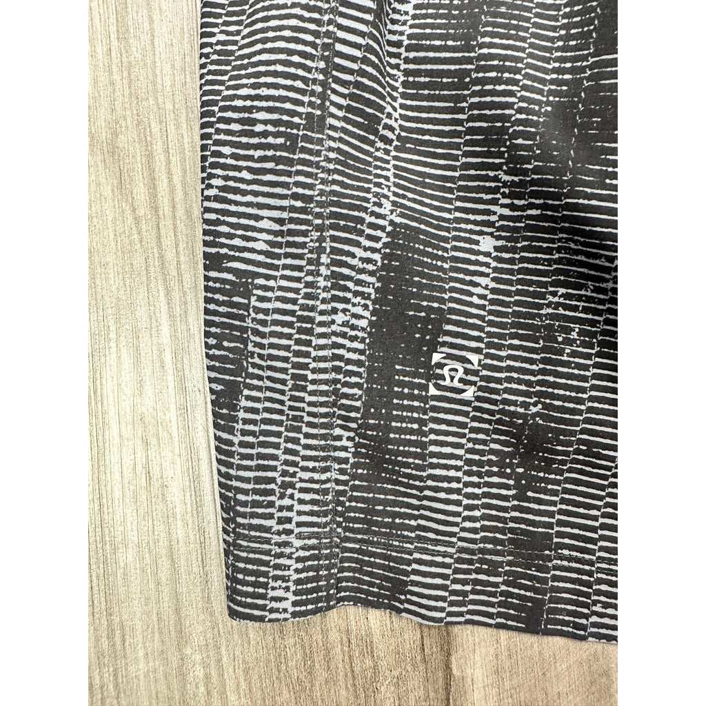 Lululemon T.H.E. Short 9" Lined Athletic Shorts — Size Small // Preowned