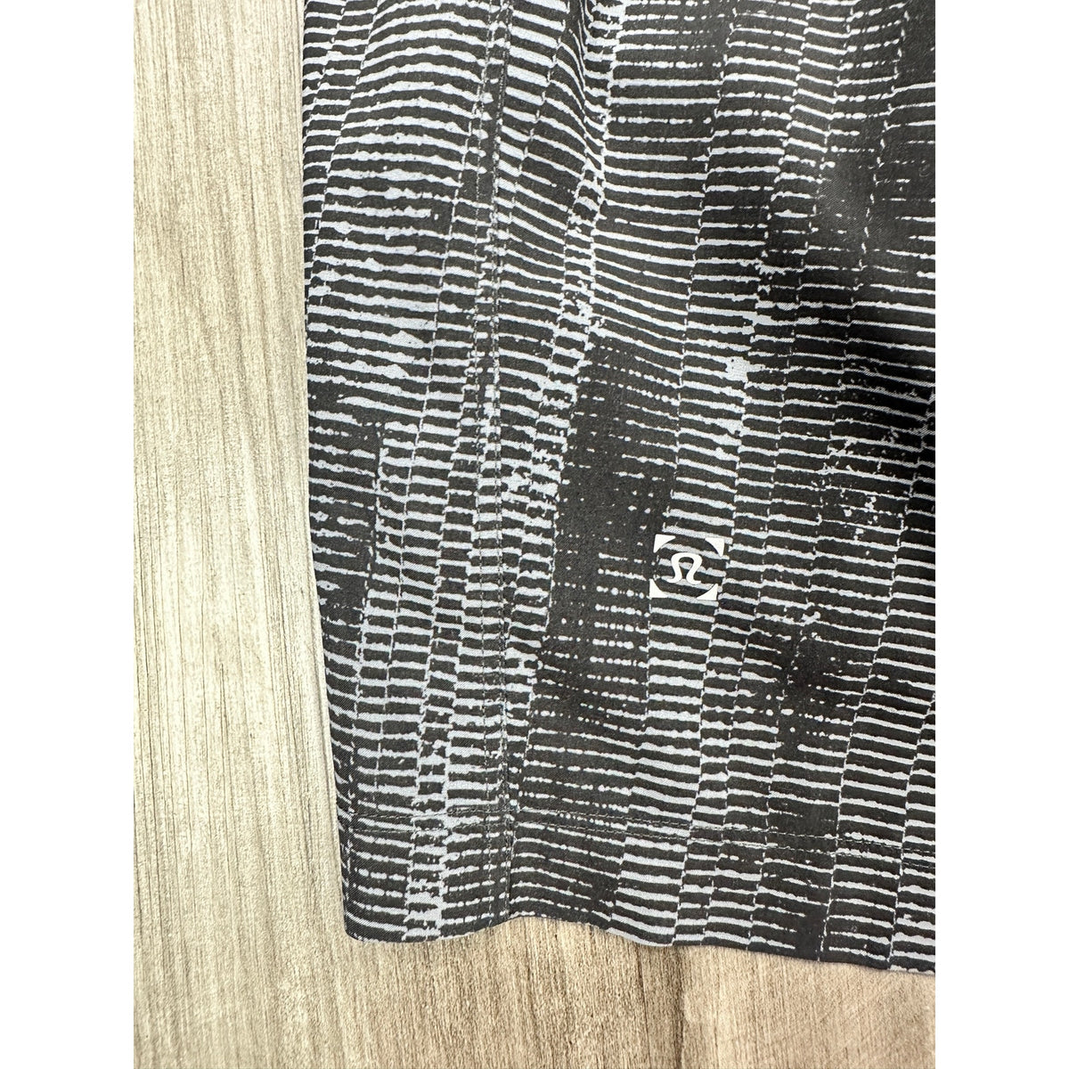 Lululemon T.H.E. Short 9" Lined Athletic Shorts — Size Small // Preowned