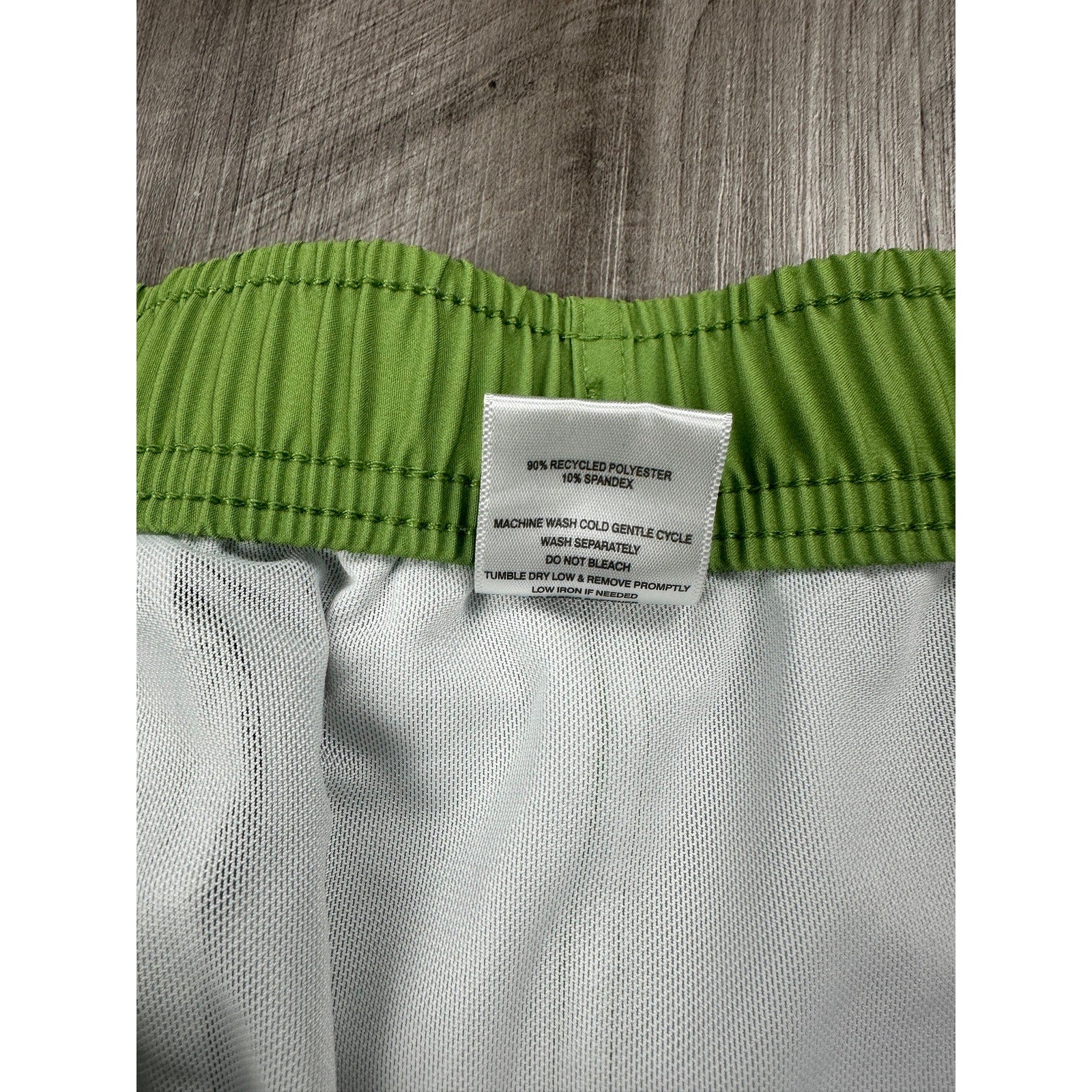Bear Bottom Current 5.5" Stretch Swim Trunk in Green and Purple — Size 2XL // Preowned