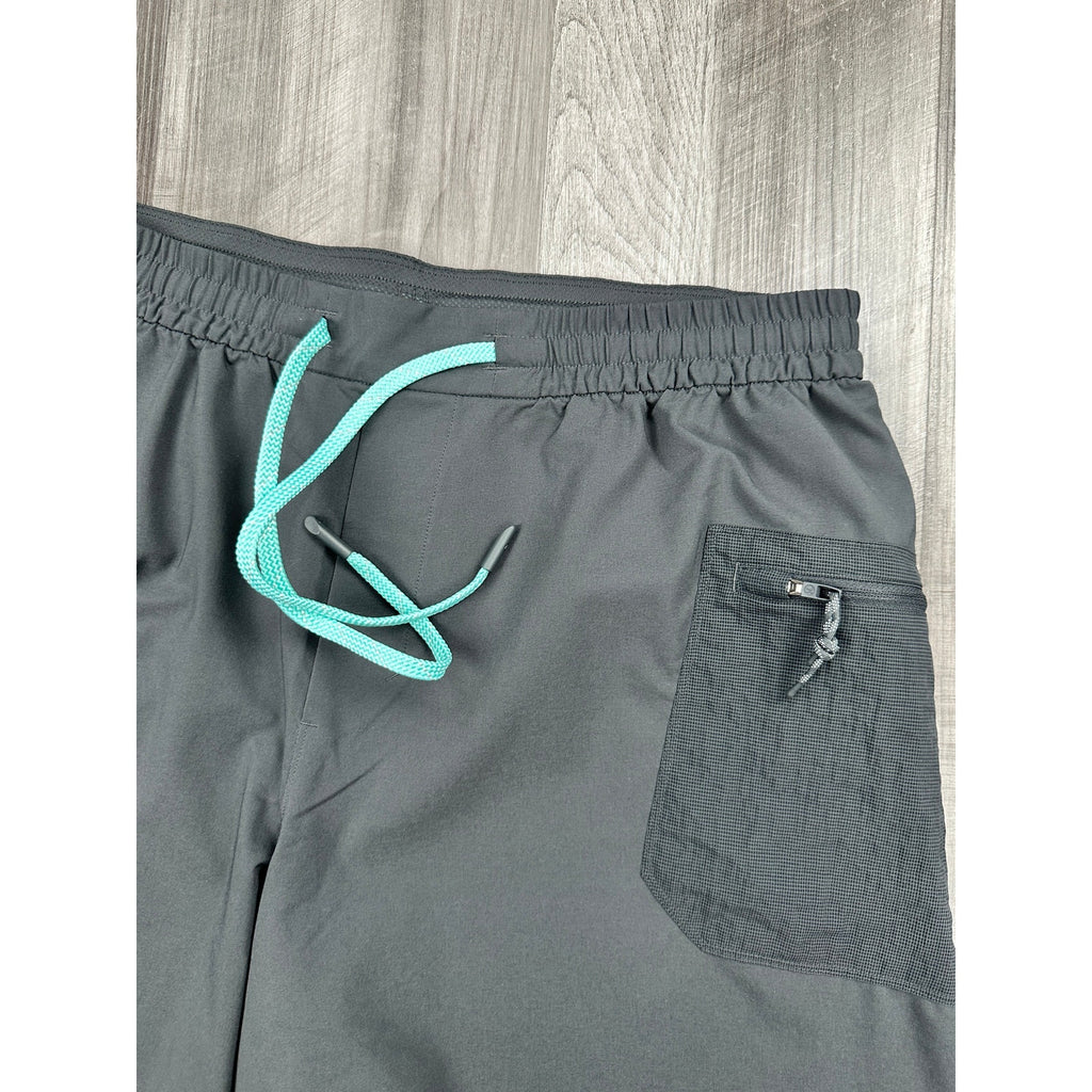 Lululemon Water Repellent 8" Hiking Shorts in Black — Size Large // Preowned