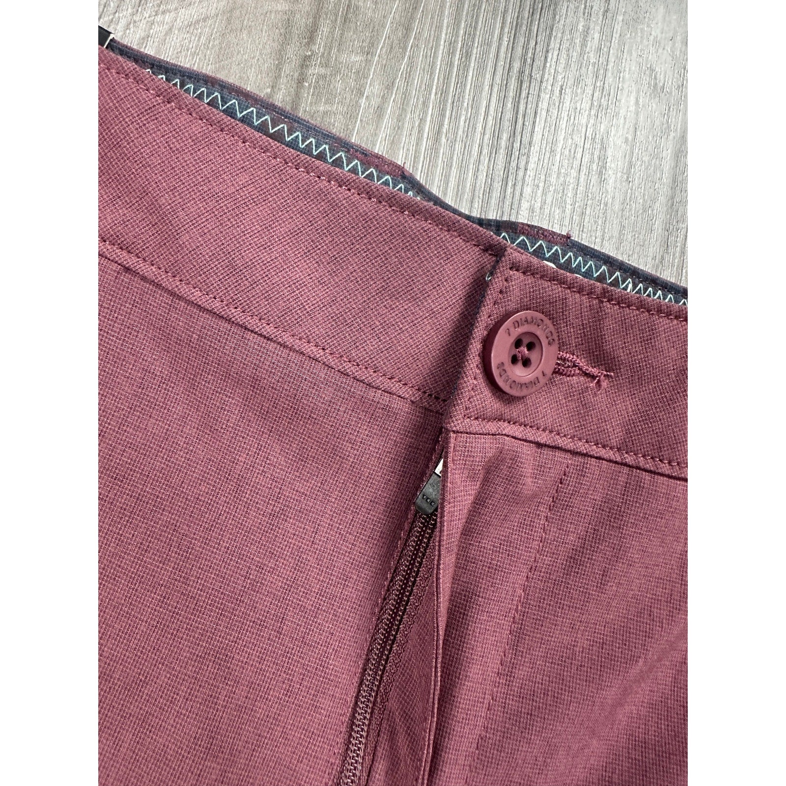 7 Diamonds Dynamic 7-Inch Hybrid Performance Shorts in Maroon — Size 36