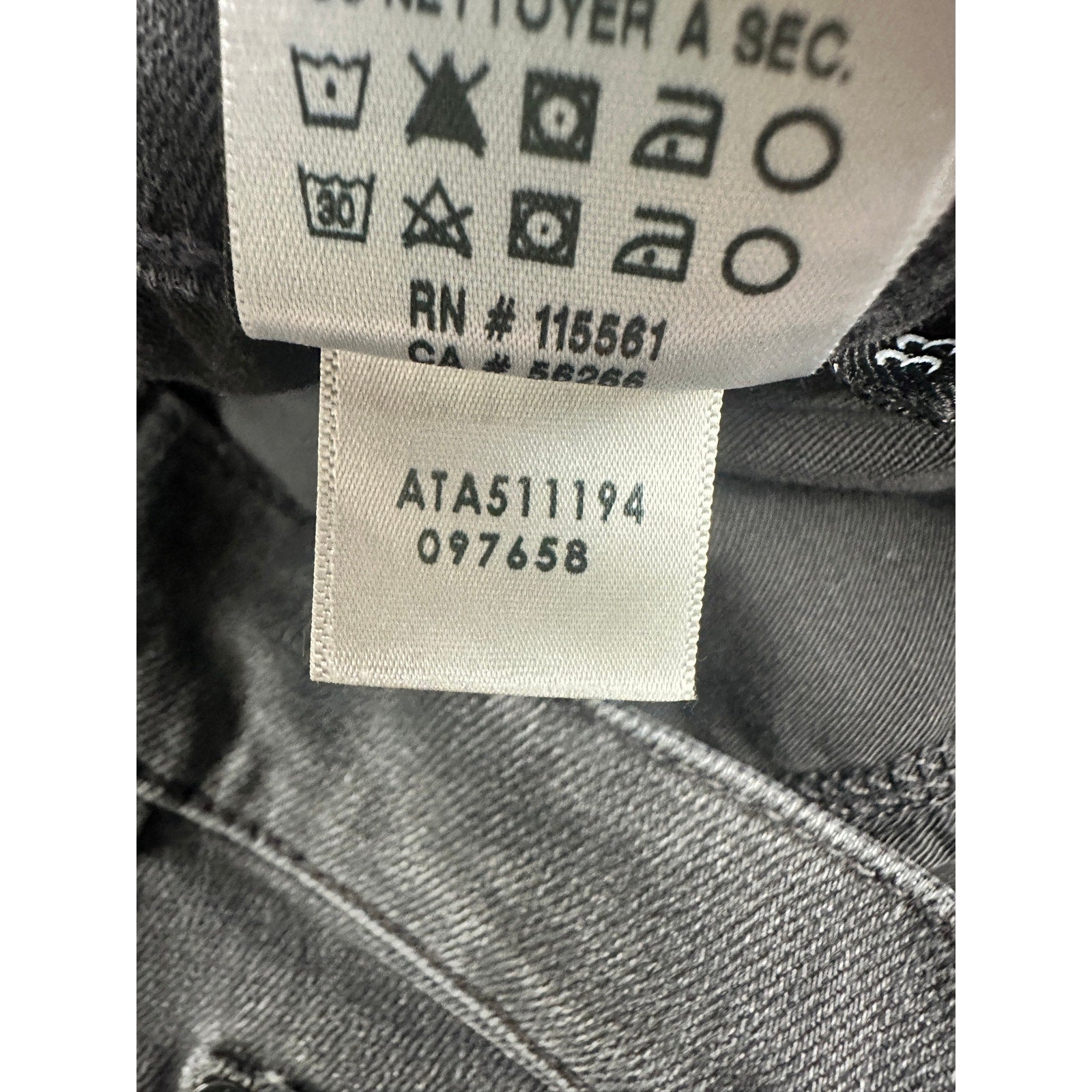 7 For All Mankind Slimmy Straight Leg Jean in Black — Size 33 // Preowned