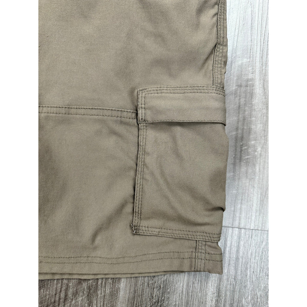 Prana Stretch Zion Performance Standard Fit 8-Inch Cargo Shorts in Brown — Size 40x8 // Preowned