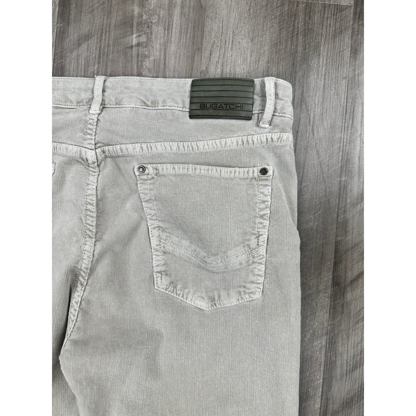 Bugatchi Fitil Velvet Corduroy Straight Pants in Stone — Size 35 // Preowned