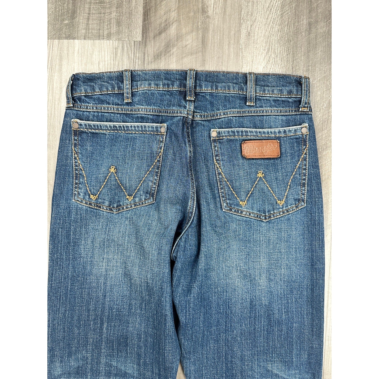 Wrangler Retro Relaxed Fit Bootcut Jean in Blue — Size 32x36 // Preowned