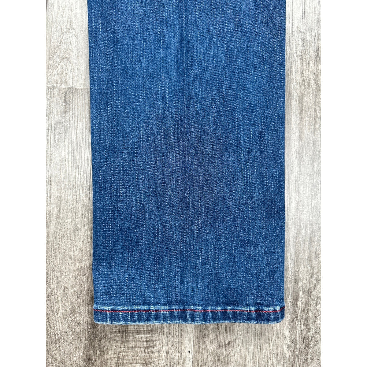 Tommy Bahama Authentic Classic Straight Leg Jeans — Size 35x32 // Preowned