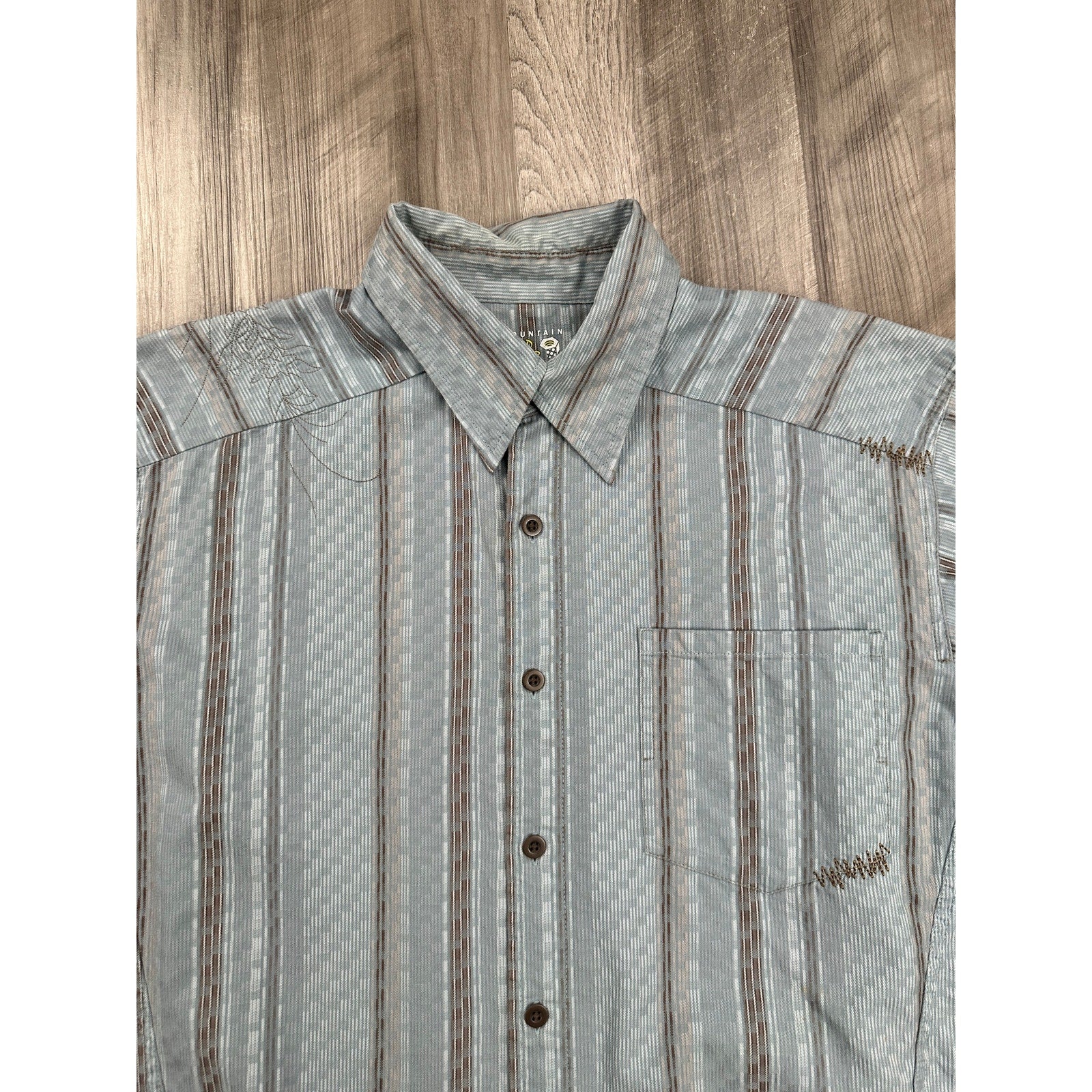 Mountain Hardwear Short Sleeve Geo Striped Button Down in Gray Multi — Size Large // Preowned