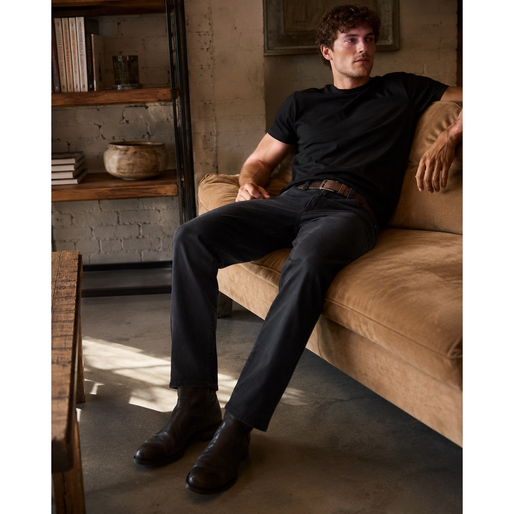 Fidelity Straight Leg Generation Noir Jean in Generation Noir Black — Size 36 // Preowned