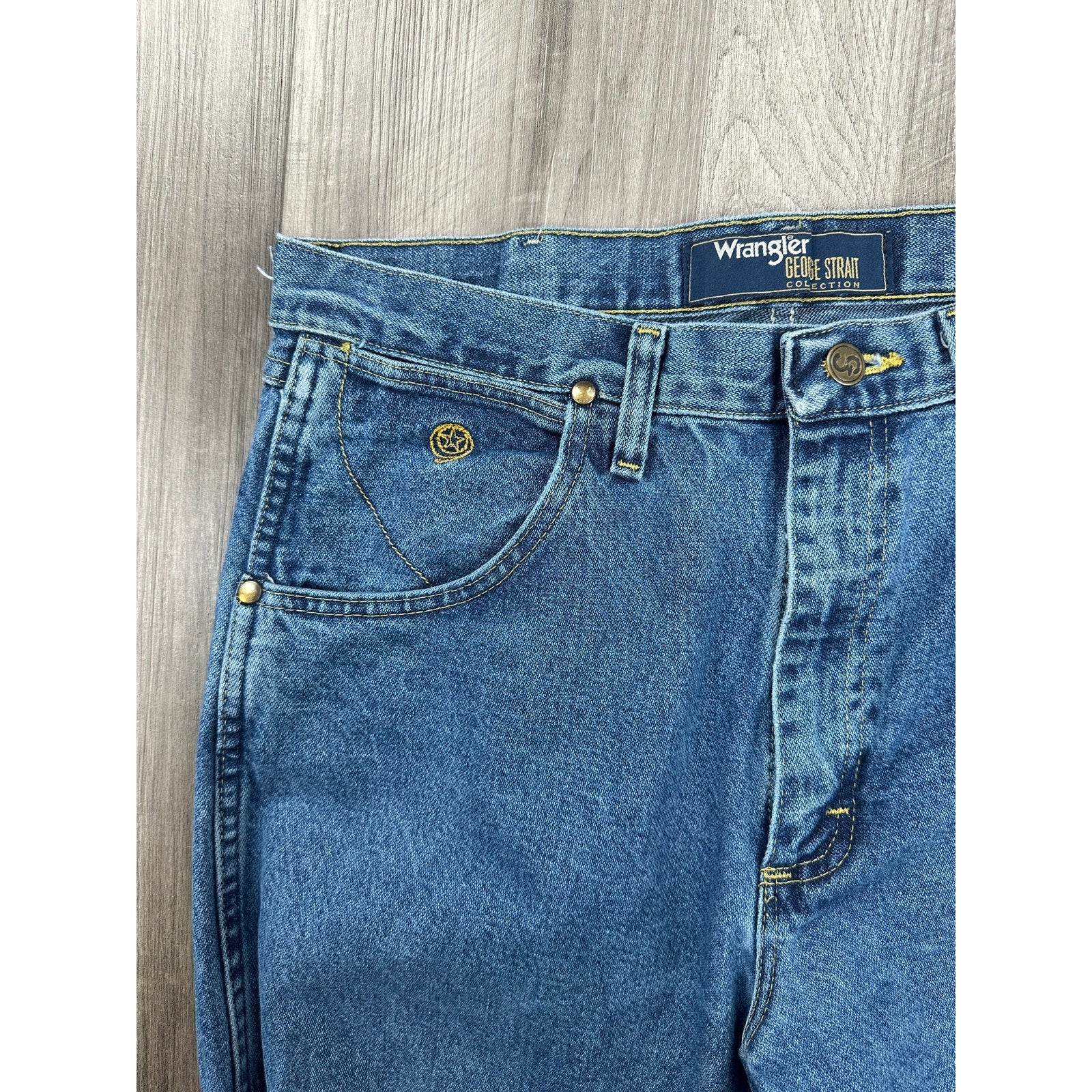 Wrangler George Strait Cowboy Cut Relaxed Fit Jean in Blue — Size 32x36 // Preowned