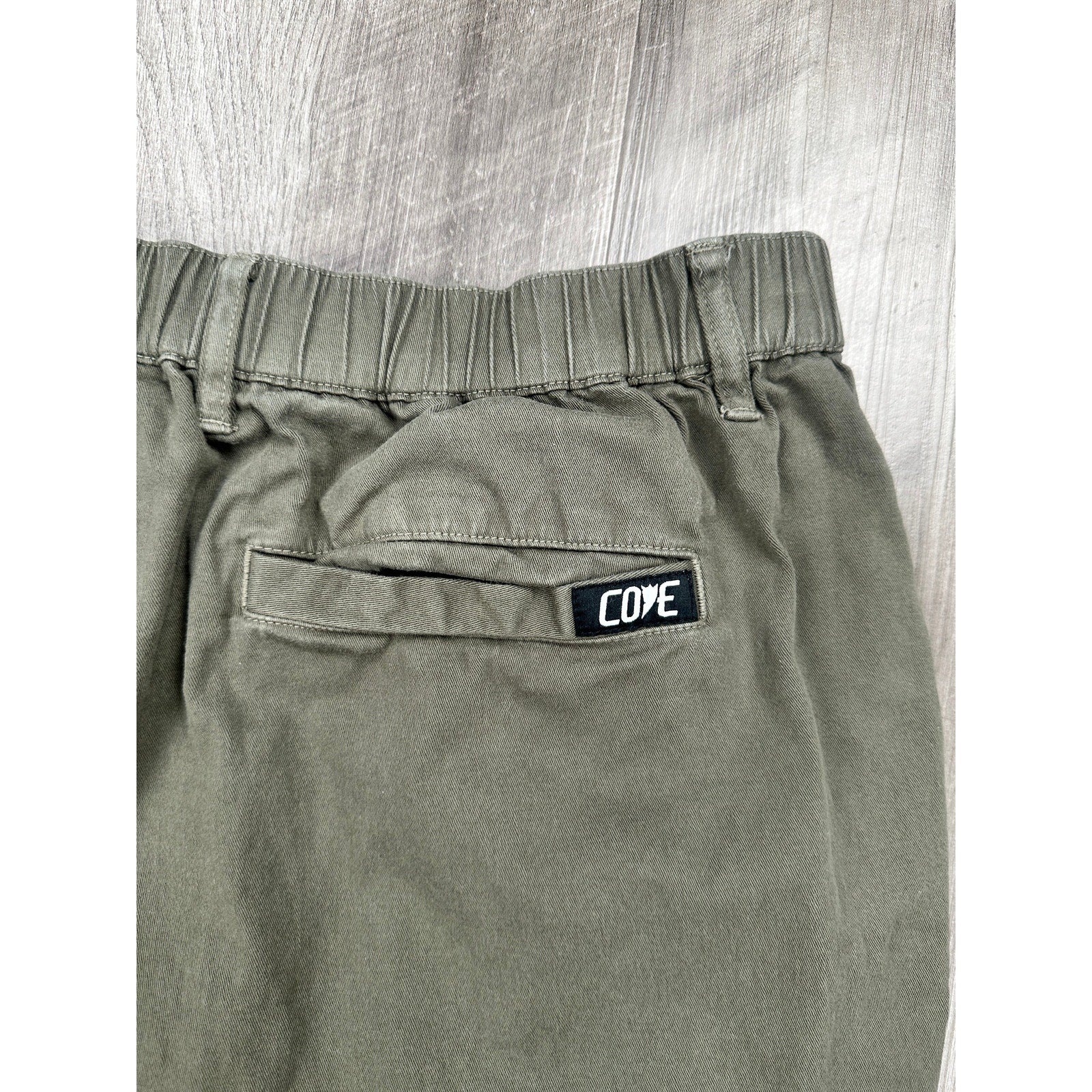 Cove 5" Chino Shorts in Olive Green — Size 38 // Preowned
