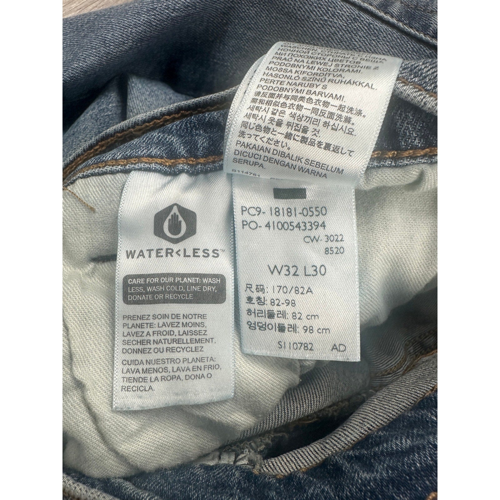 Levi's 541 Athletic Taper Jean in Medium Wash Blue — Size 32x30 // Preowned