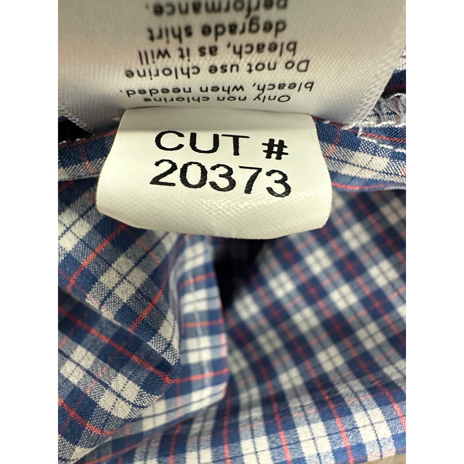 Mizzen+Main Leeward Trim Fit Performance Plaid Long Sleeve Button Down in Navy Red White — Size Medium // Preowned