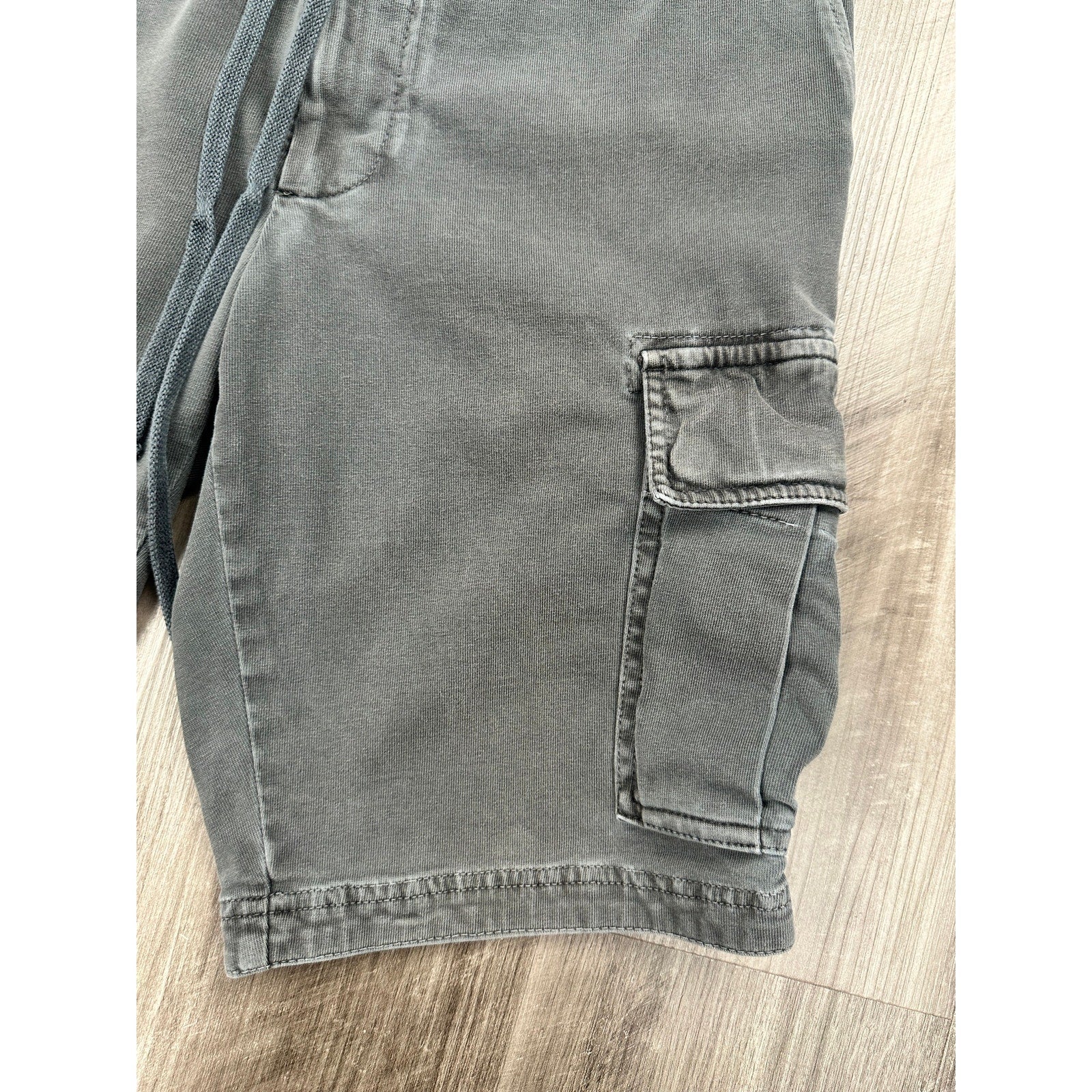 James Perse Parachute Poplin Cargo Shorts in Gray — Size 1 (US Small) // Preowned