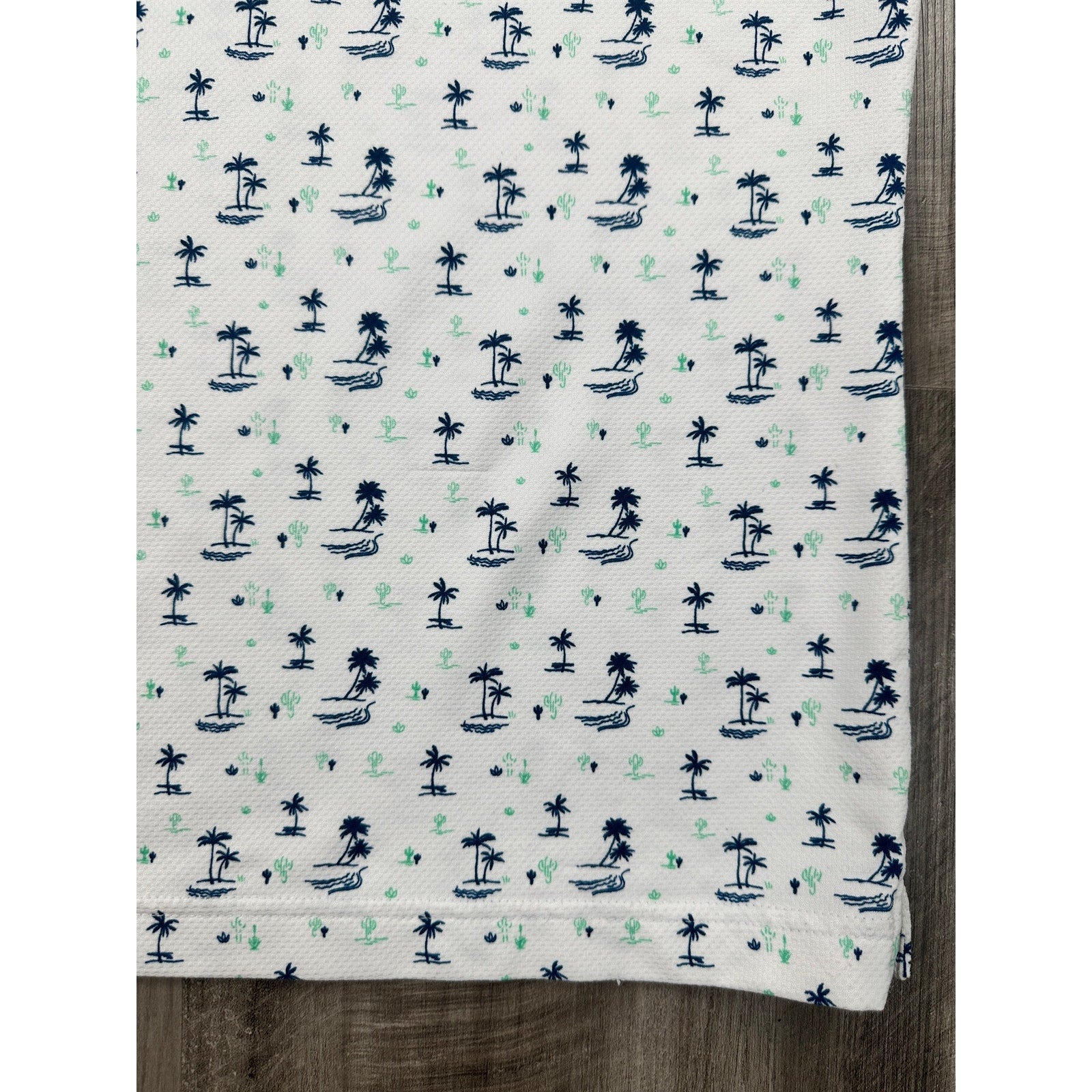 Mizzen+Main Desert Oasis Cactus Palms Performance Trim Polo in White, Navy and Green — Size Medium // Preowned