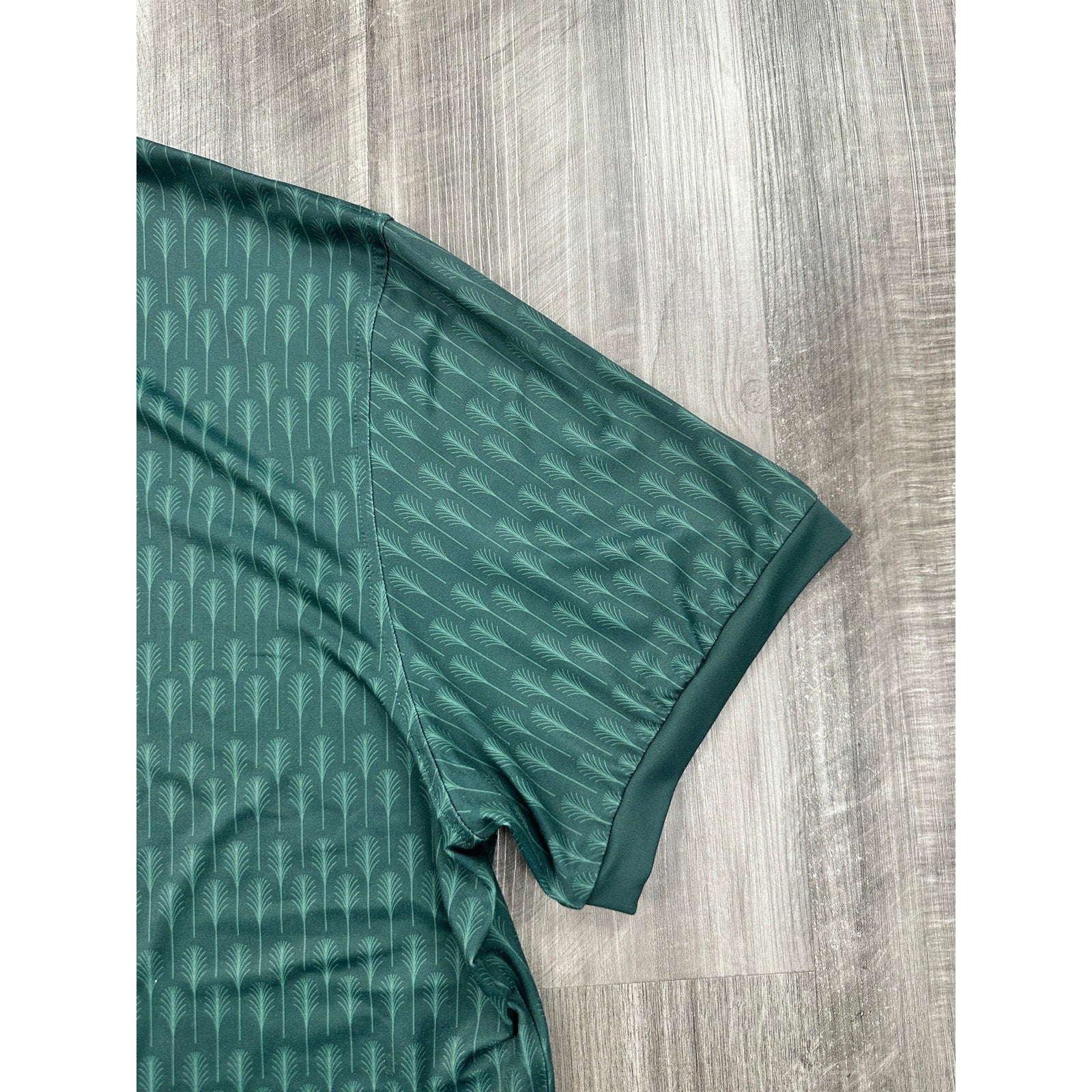Mantra Catalyst Point Collar Golf Polo in Green — Size XL // Preowned