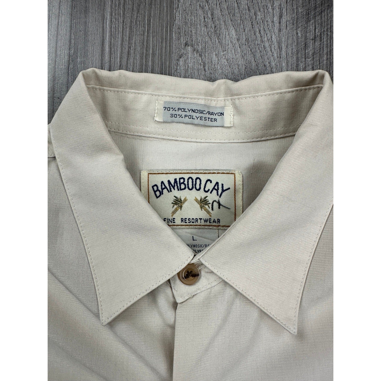 Bamboo Cay Hawaiian Tropical Palms Short Sleeve Button Down in Cream — Size L // Preowned