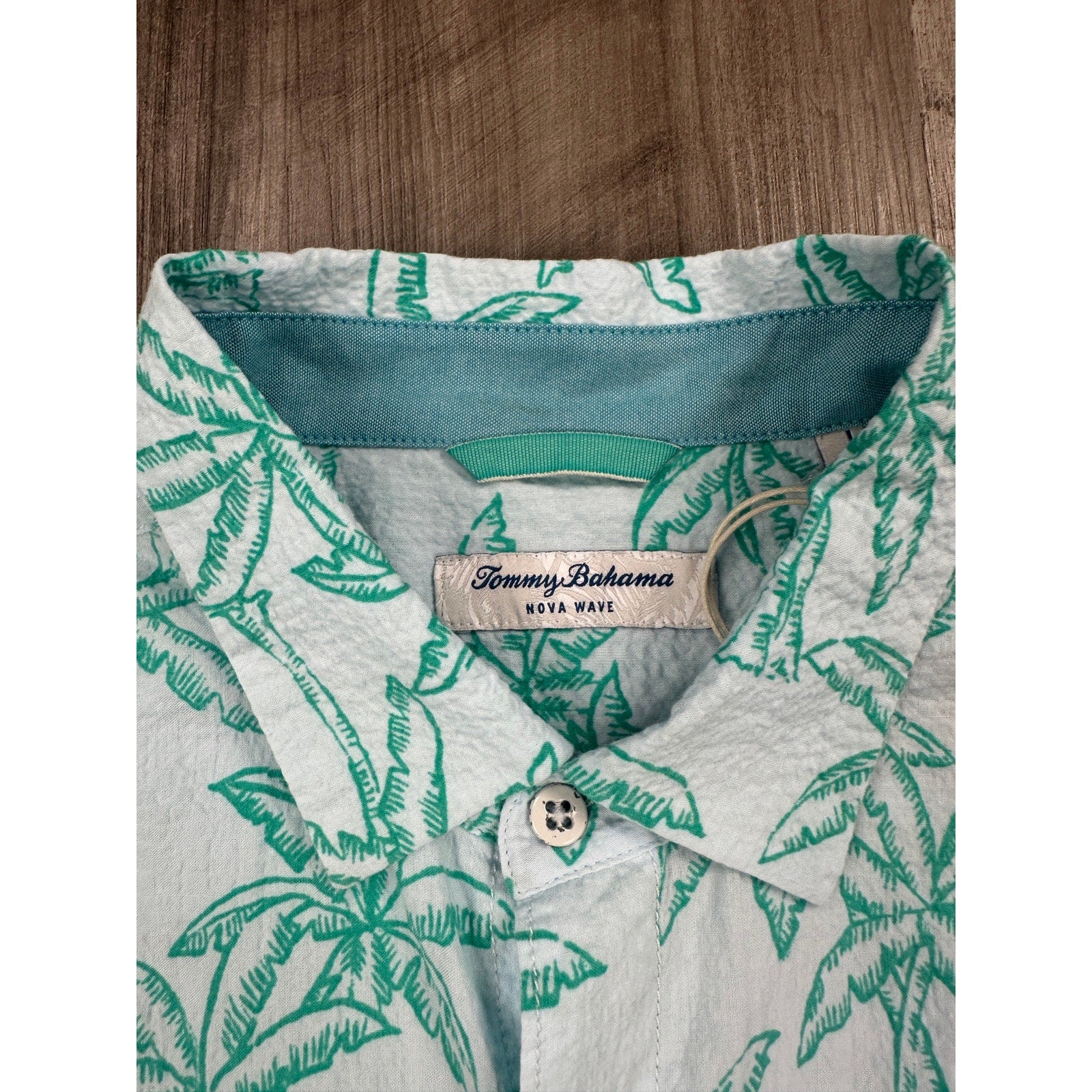 Tommy Bahama Nova Wave Royal Palmetto Short Sleeve Shirt in Dew Drop Green — Size Large