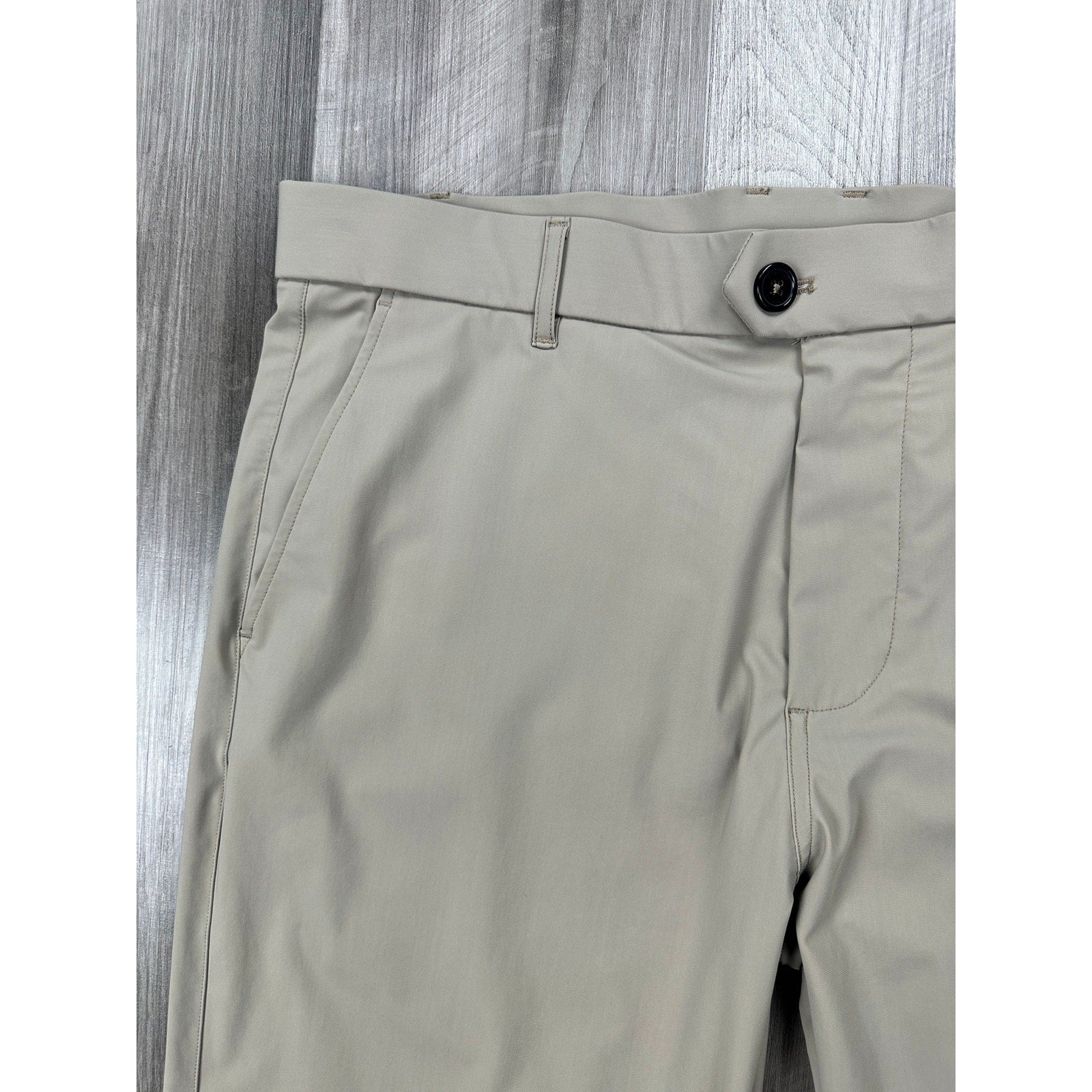 Greyson Montauk Performance Golf Chino Pants in Khaki — Size 35x32 // Preowned