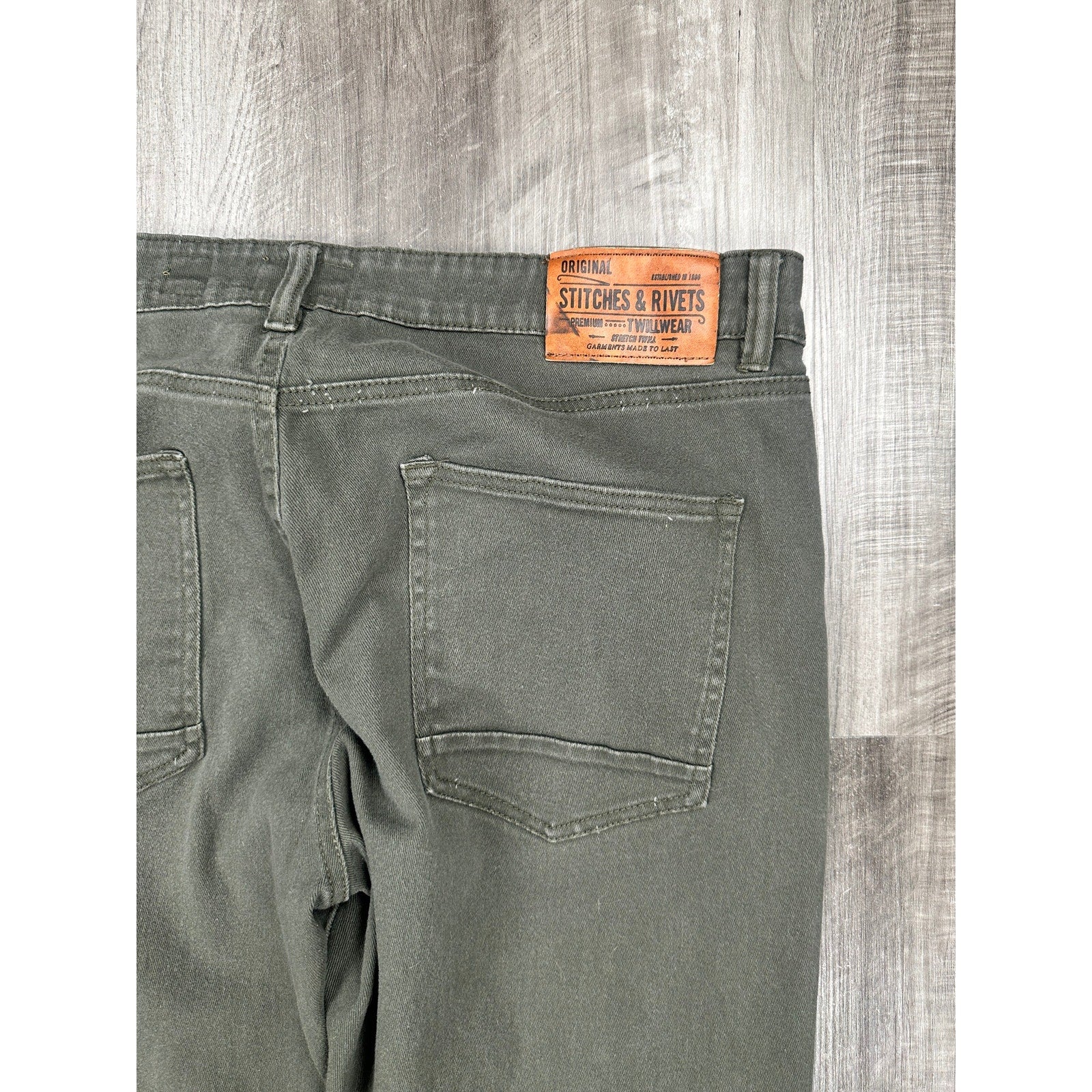 Stitches & Rivets Twill Wear Slim Fit Chino Jeans in Charcoal Green — Size 40x32 // Preowned