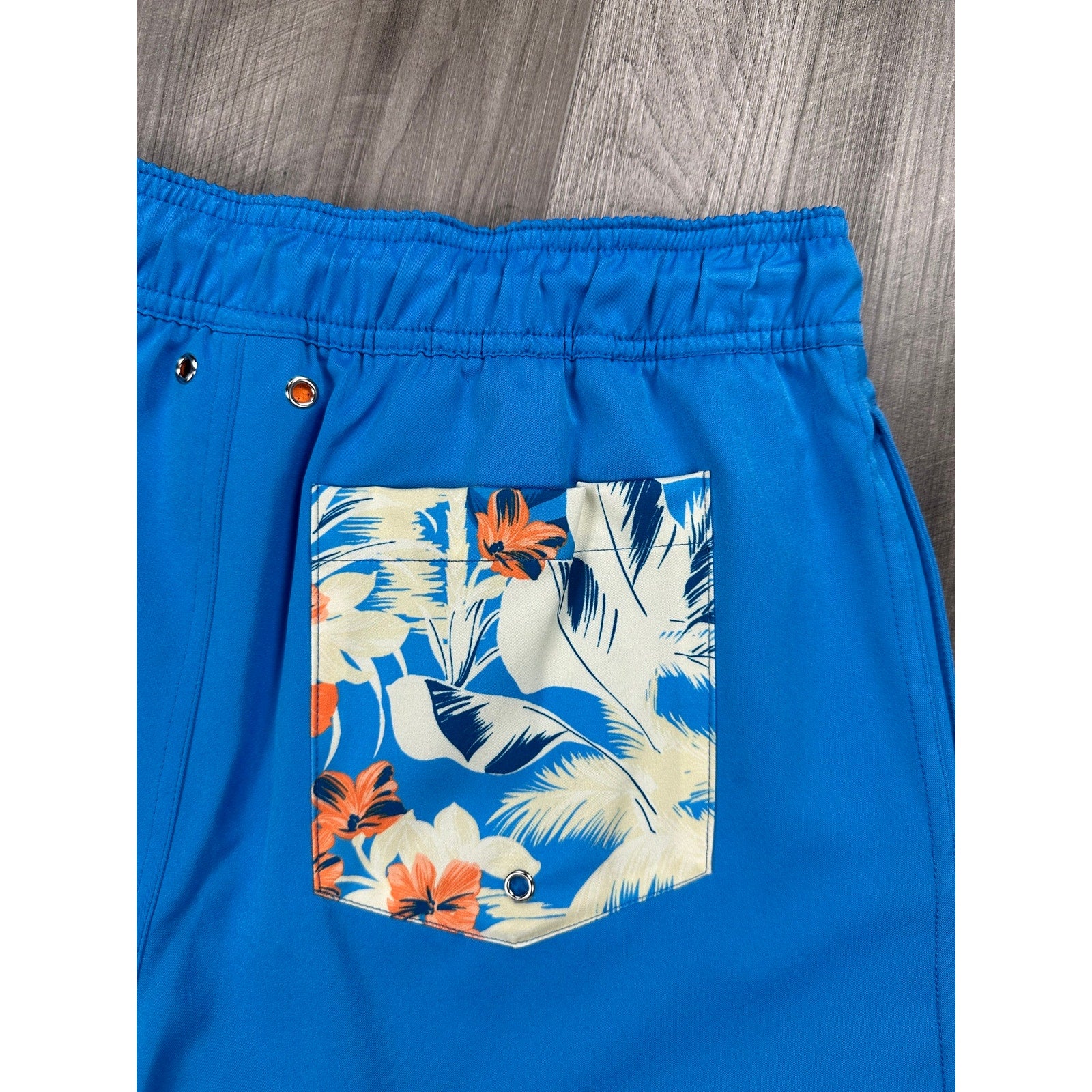 Robert Graham Tropical Hawaiian Pocket Swim Trunks in Azure — Size Small