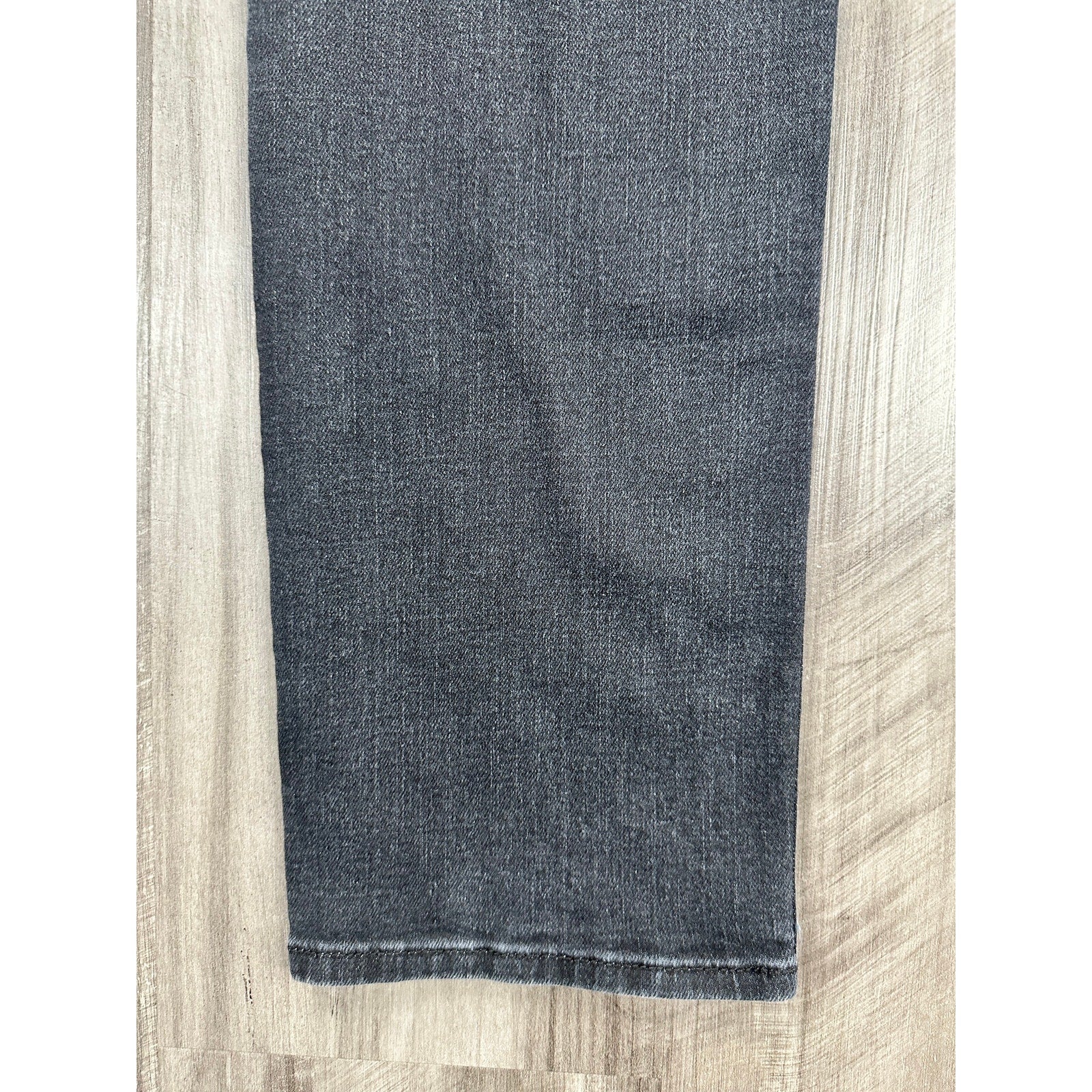7 For All Mankind Paxtyn Skinny Jean in Black — Size 32 // Preowned