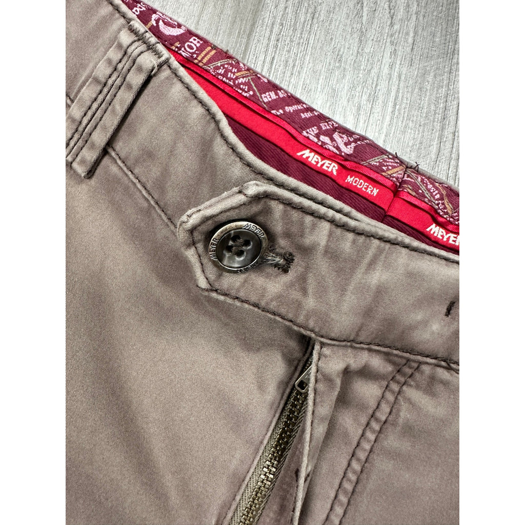 Meyer New York Modern Slim Fit French Pocket Chinos in Light Brown — Size 34 // Preowned