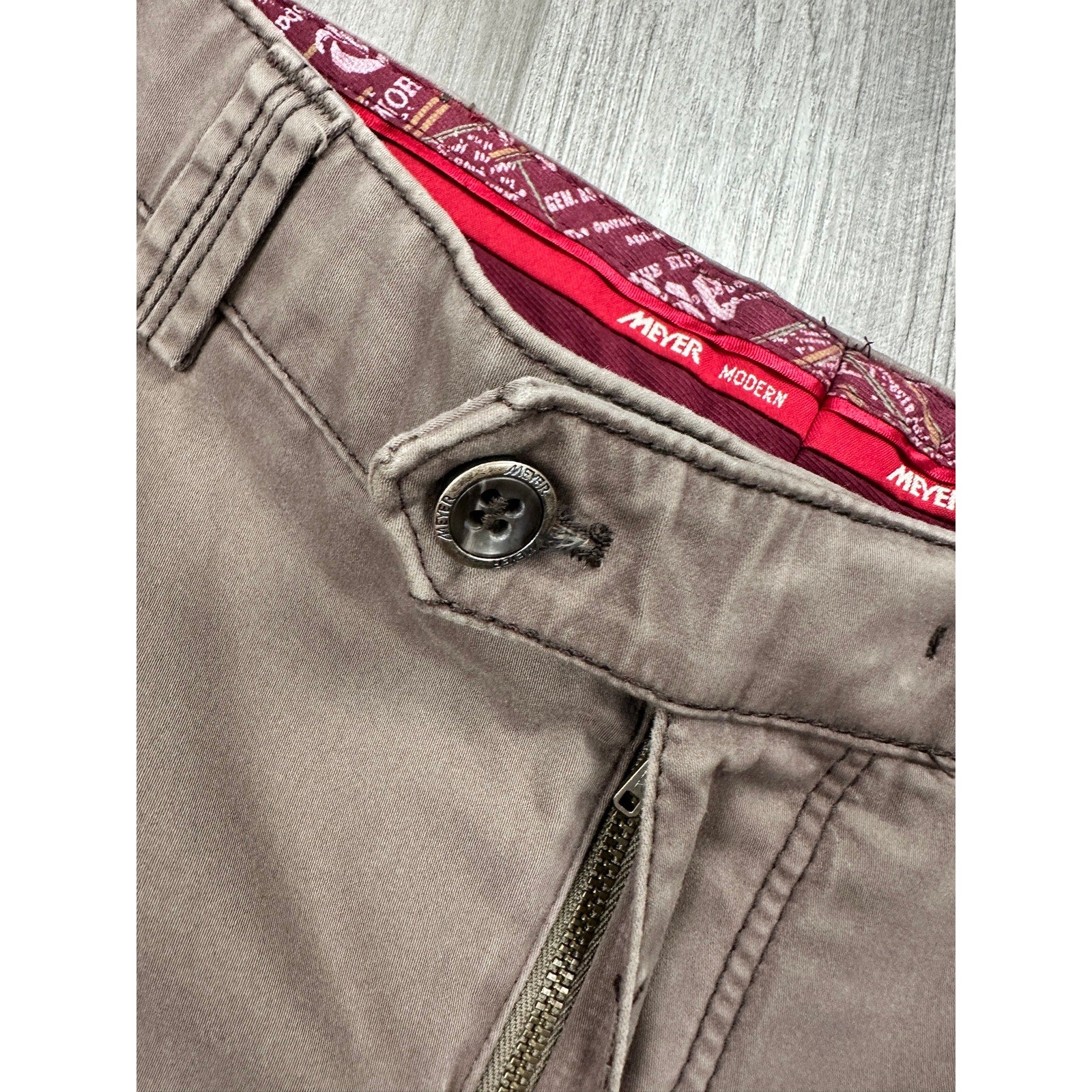 Meyer New York Modern Slim Fit French Pocket Chinos in Light Brown — Size 34 // Preowned
