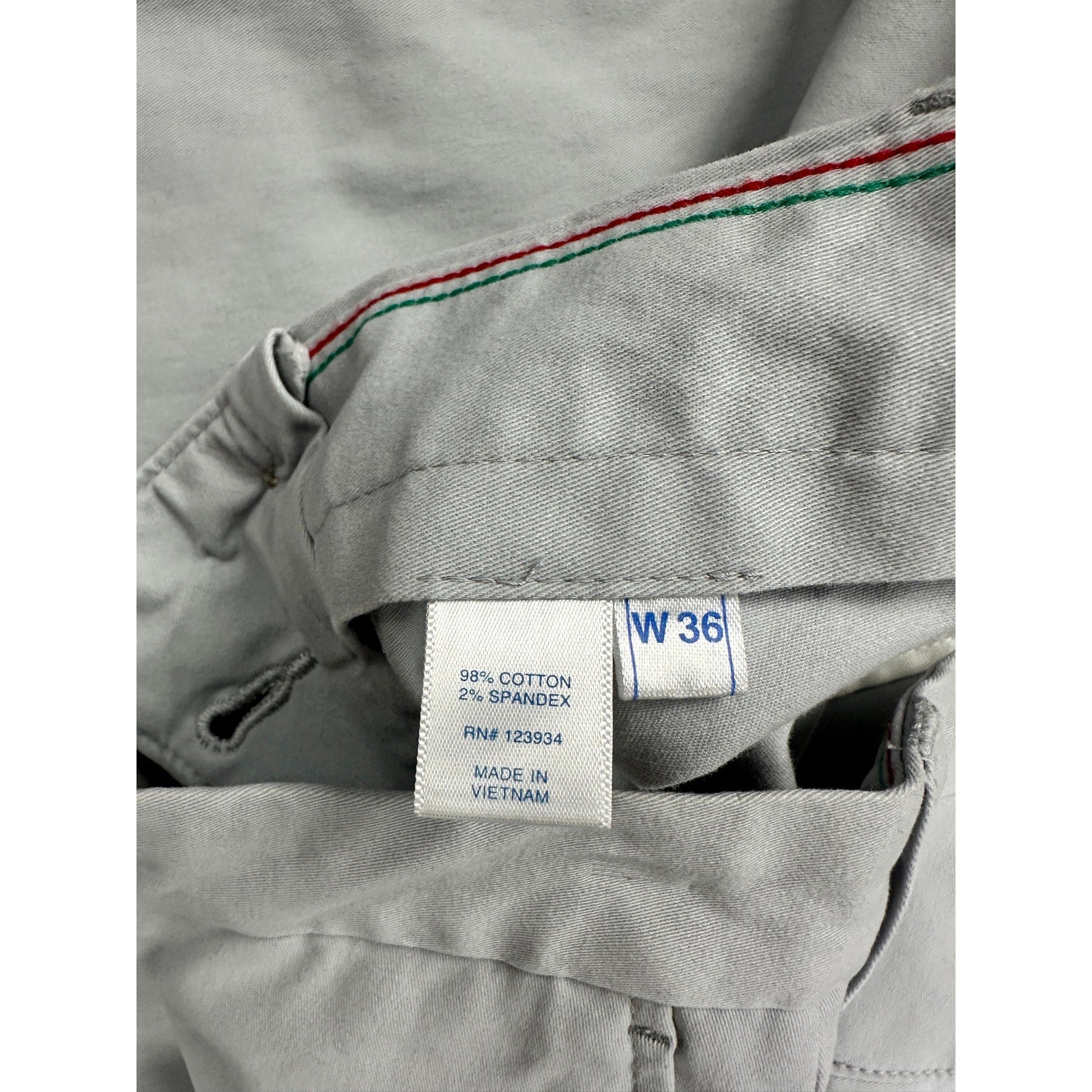 Southern Tide 9" Channel Marker Chino Short in Seagull Gray — Size 36