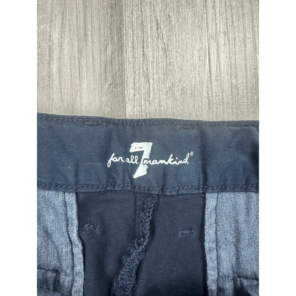 7 For All Mankind Luxe Performance Classic Chino Shorts — Size 36 // Preowned
