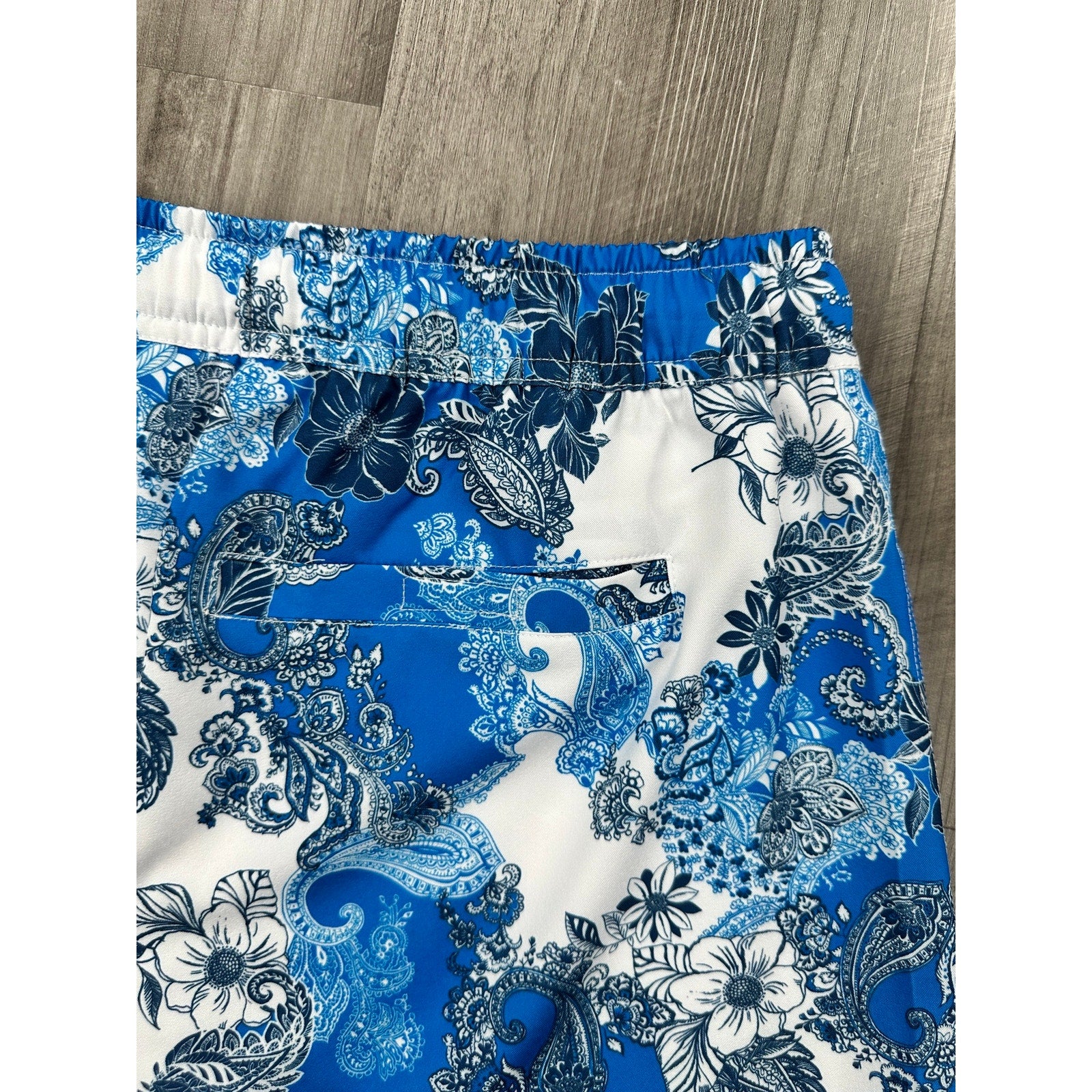 Robert Graham Floral Paisley Swim Trunks in Blue Navy and White — Size Medium