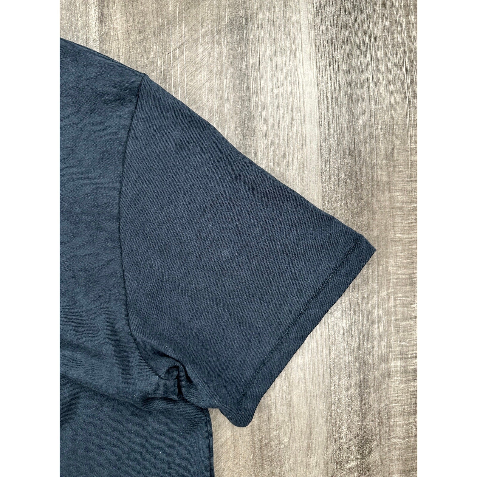 Rag & Bone Classic Lightweight Slub Jersey Tee in Navy — Size Large