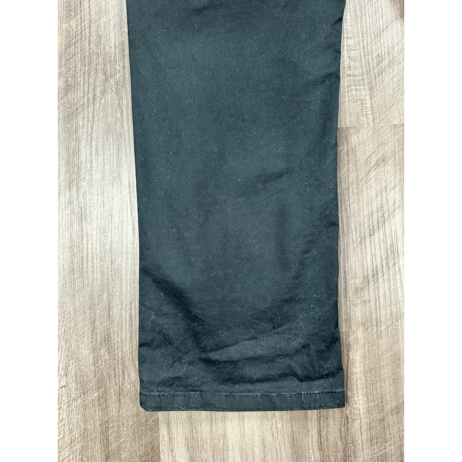 Under 510 Slim Tapered Fit Chino Pants in Black — Size 36x28 // Preowned