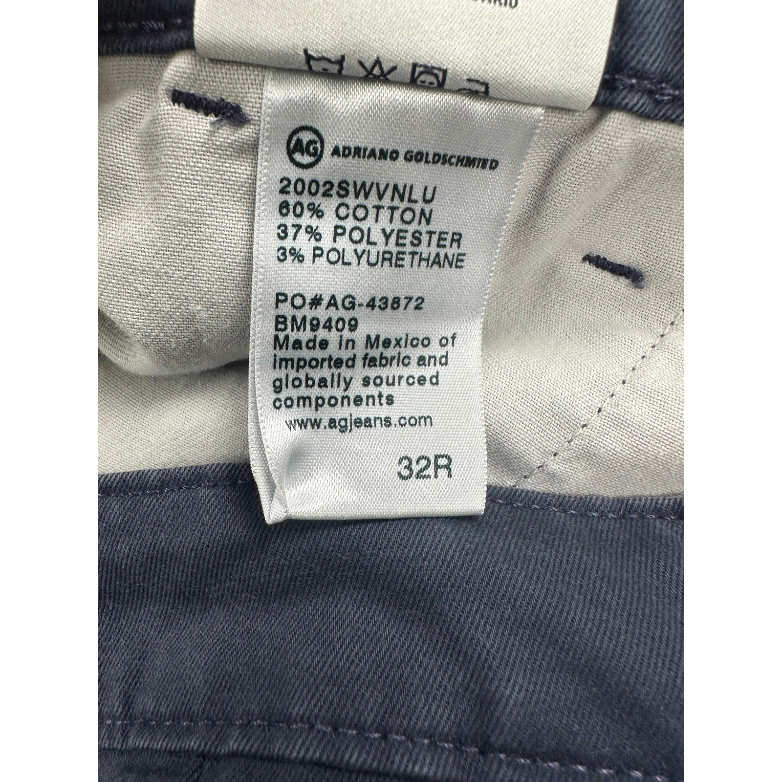 AG Adriano Goldschmied Green Label Canyon Relaxed Golf Shorts in Navy — Size 32R // Preowned