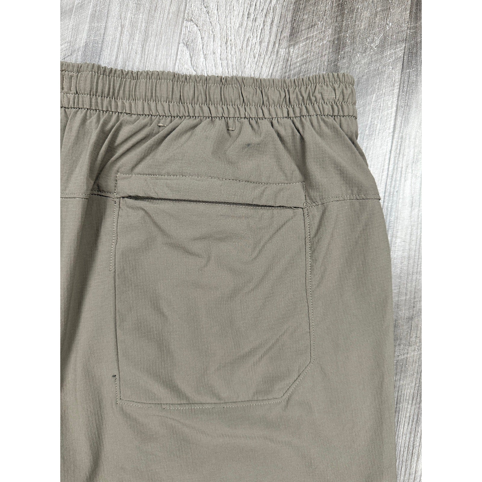 Lululemon ABC Classic Fit Woven Air Performance Shorts in Light Brown — Size Large // Preowned