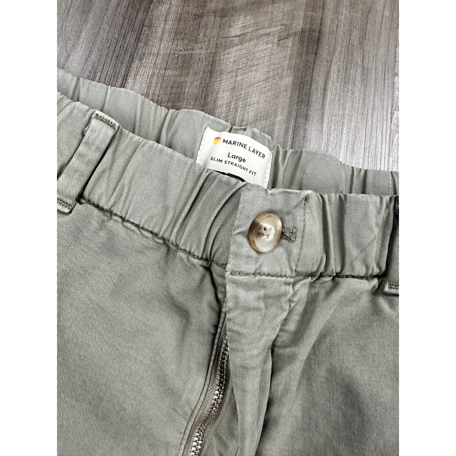 Marine Layer Slim Straight Saturday Twill Chino Pants in Green Khaki — Size Large // Preowned