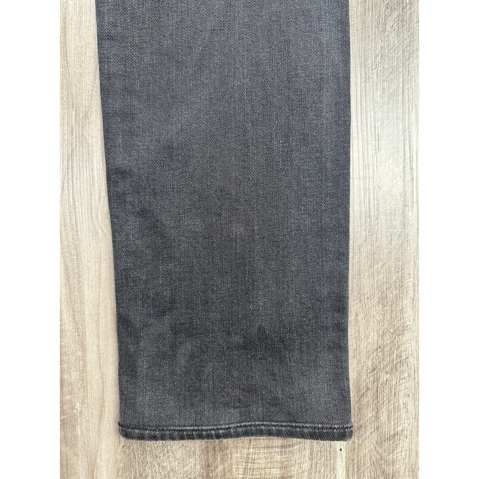 7 For All Mankind Slimmy Straight Leg Jean in Black — Size 33 // Preowned