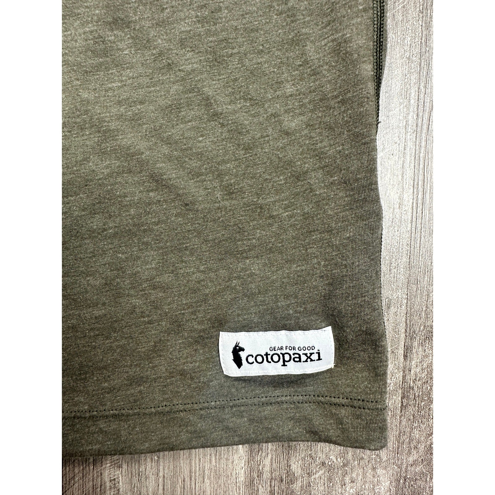 Cotopaxi Paseo Travel Pocket Tee in Olive Green — Size Medium // Preowned