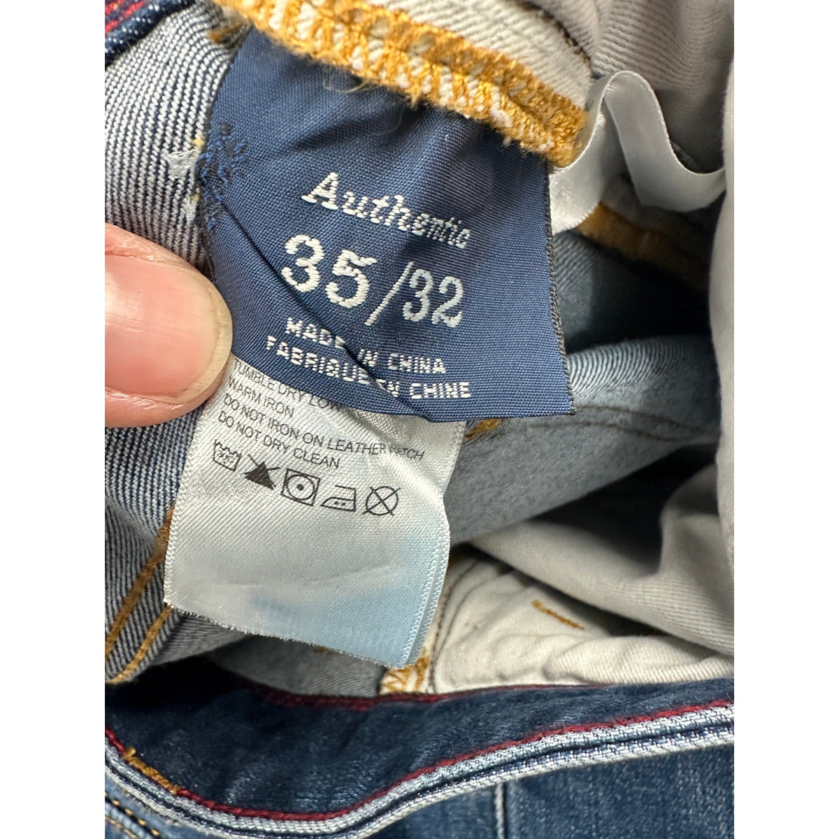 Tommy Bahama Authentic Classic Straight Leg Jeans — Size 35x32 // Preowned