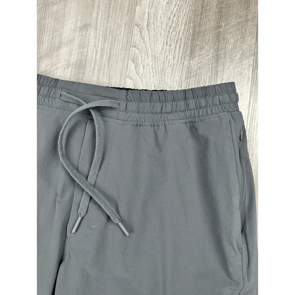 Lululemon Bowline Ripstop 8" Performance Shorts in Charcoal — Size Large // Preowned