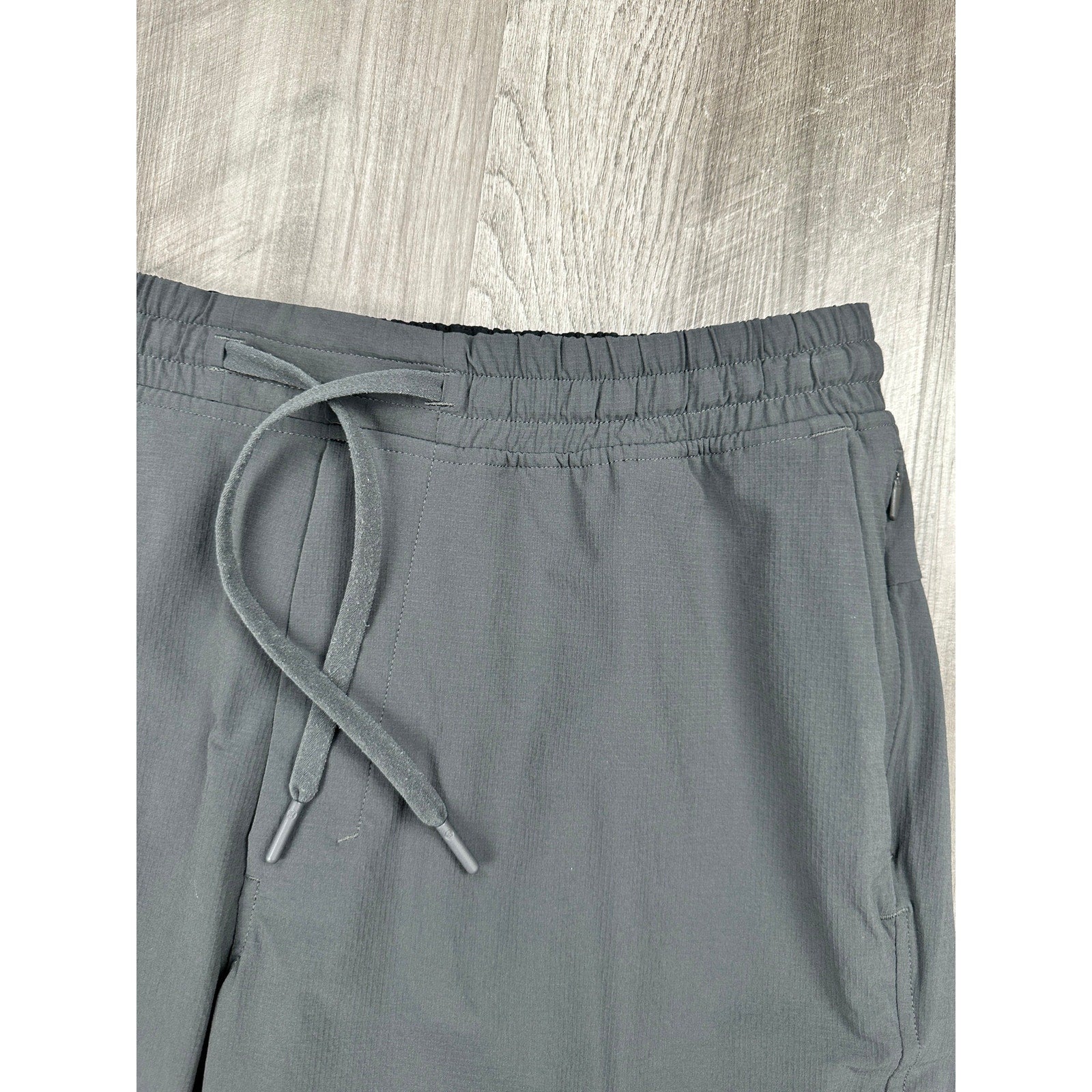 Lululemon Bowline Ripstop 8" Performance Shorts in Charcoal — Size Large // Preowned