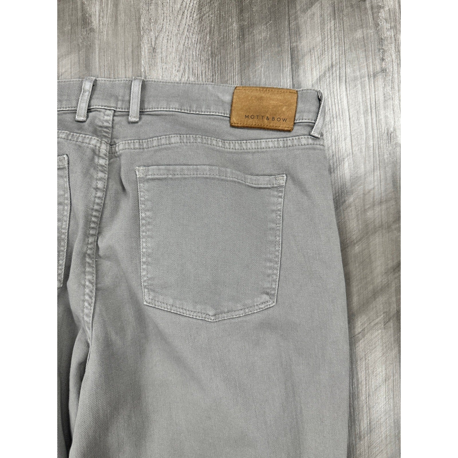 Mott & Bow Straight Mercer Jeans in Gray — Size 40x32 // Preowned