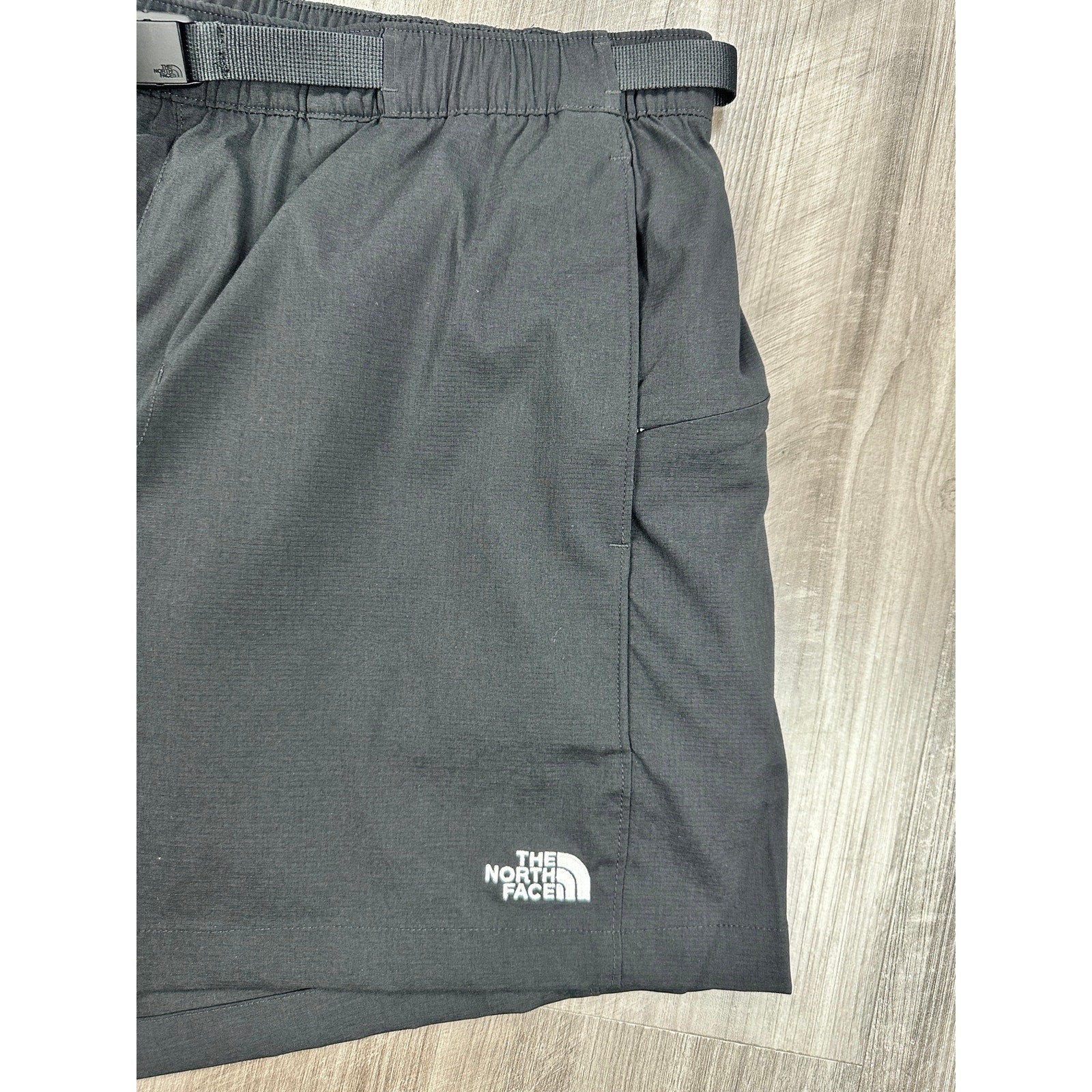 The North Face Class V Pathfinder Relaxed Fit Belted Shorts in Black — Size Large