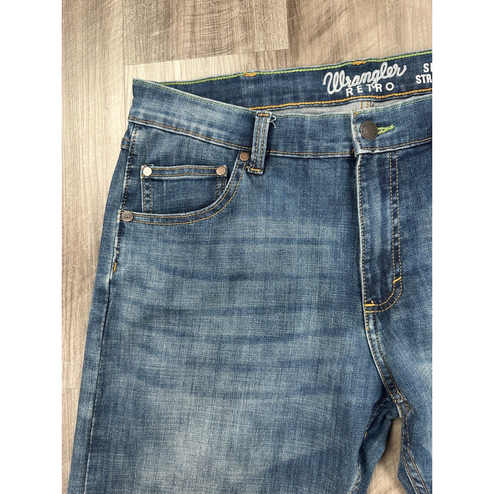 Wrangler Retro Slim Fit Straight Leg Jean in Medium Wash — 35x36