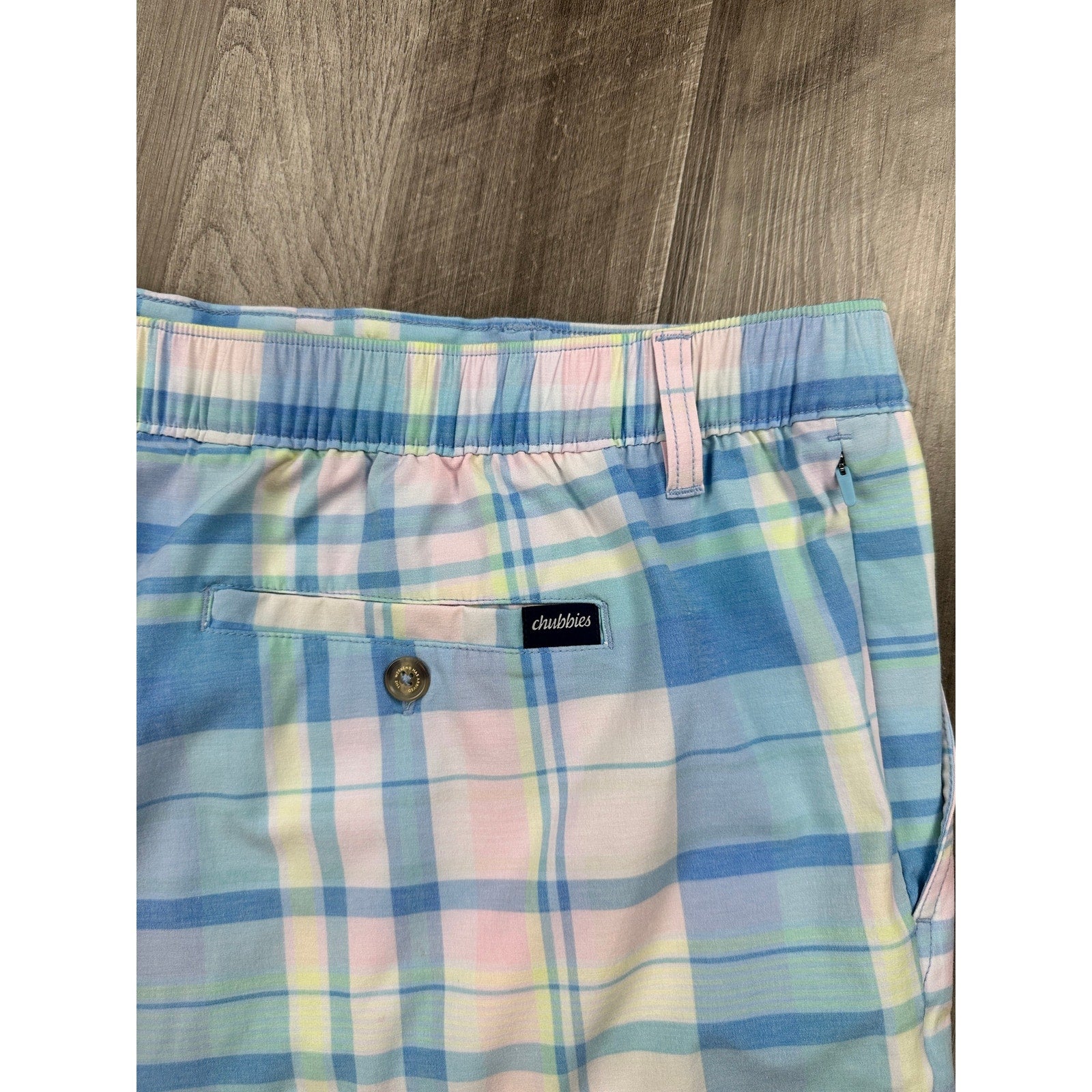 Chubbies Performance Everywhere 6-Inch Hybrid Drawstring Shorts in Light Blue Pink Yellow and White — Size 2XL // Preowned