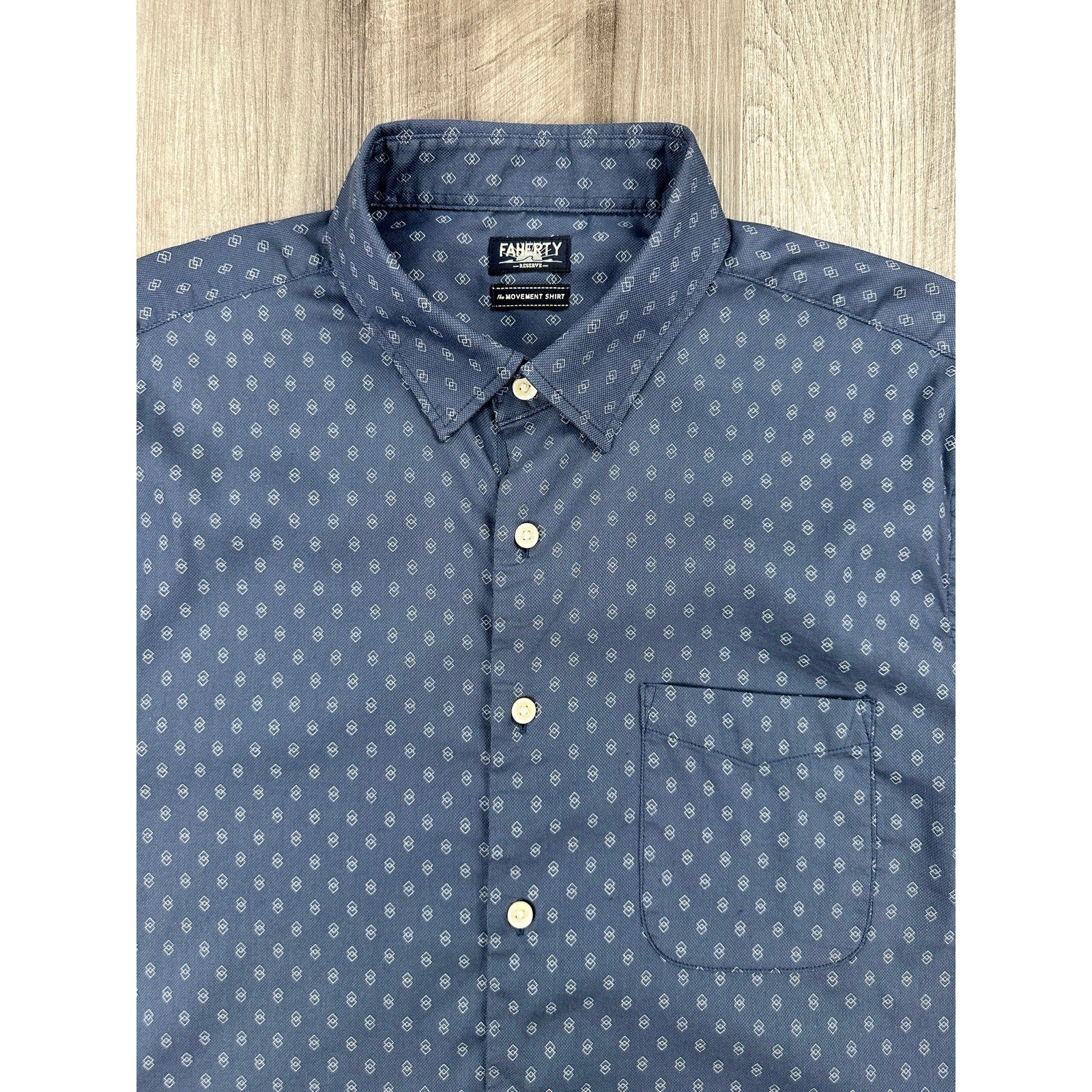 Faherty Movement Monterey Short Sleeve Button Down in Navy Dusk Diamond — Size Large // Preowned