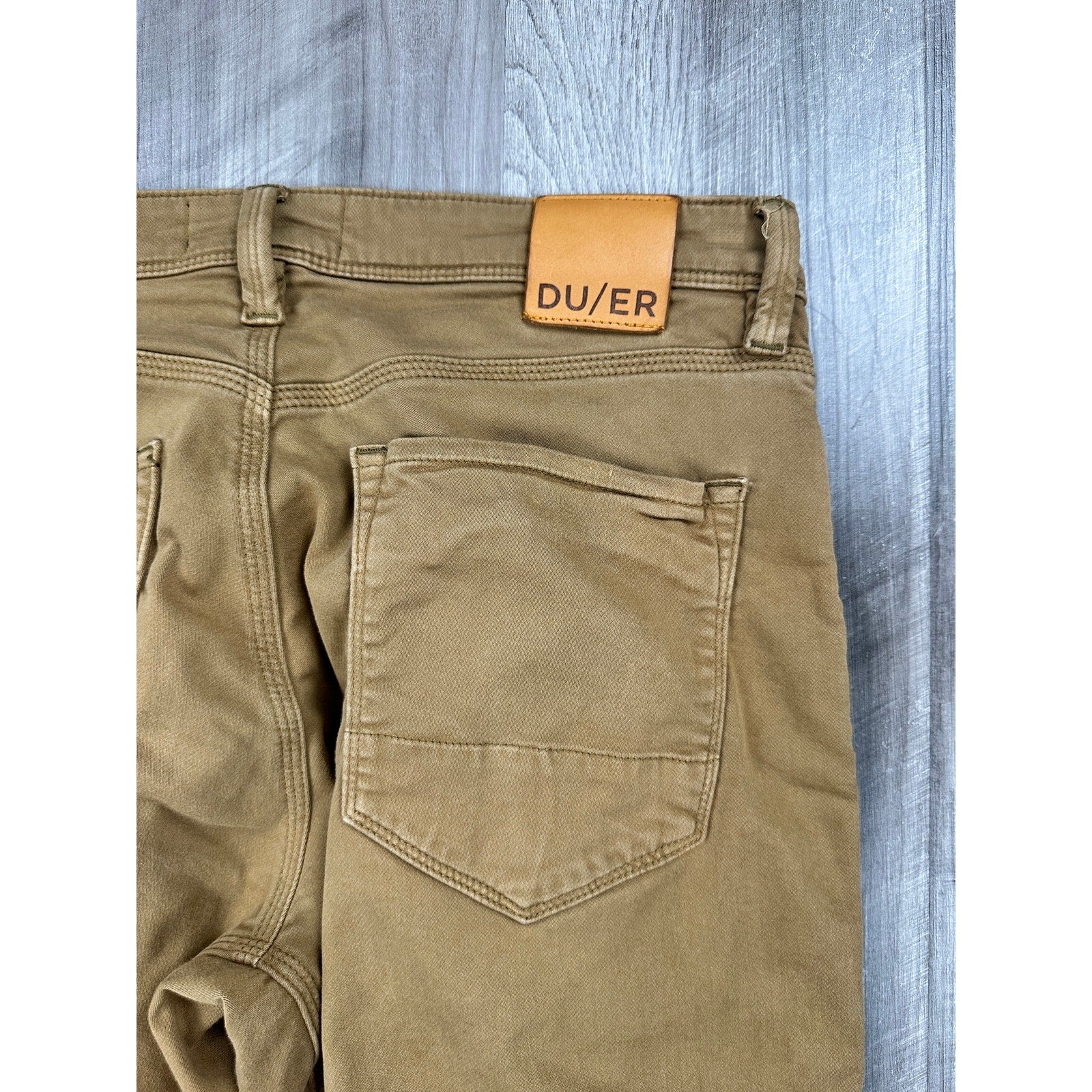 DU/ER N2X Relaxed Taper No Sweat Stretch Chino Pants in Camel — Size 32x32 // Preowned