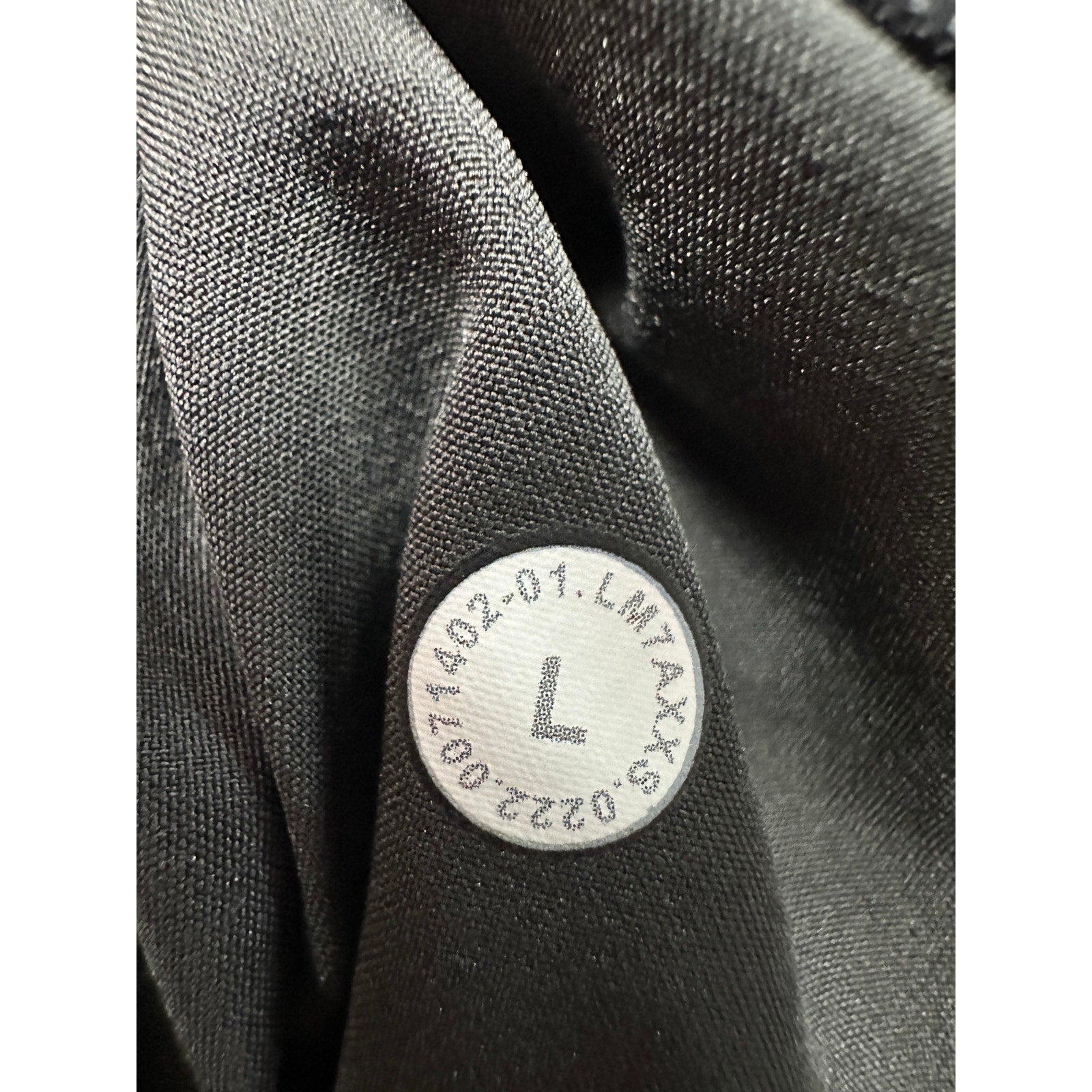 Lululemon Water Repellent 8" Hiking Shorts in Black — Size Large // Preowned